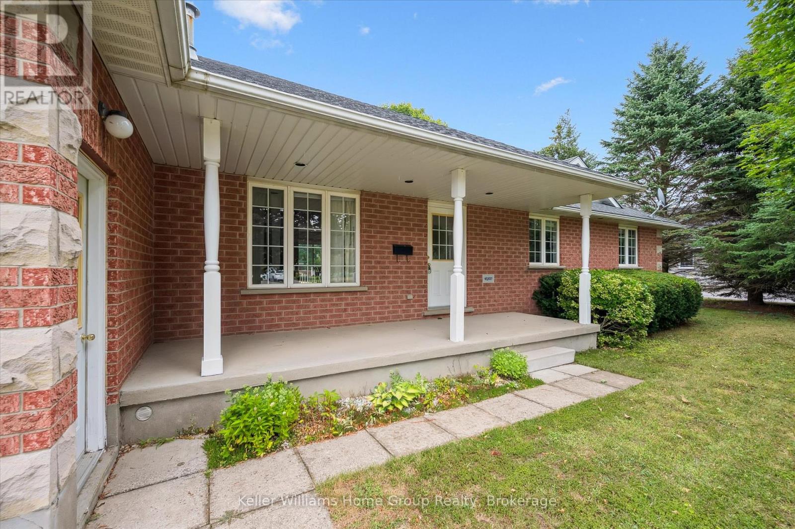Photo 4 of 750 Dianne Crescent, Centre Wellington ON
