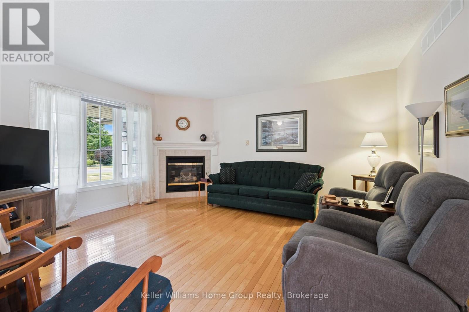 Photo 6 of 750 Dianne Crescent, Centre Wellington ON