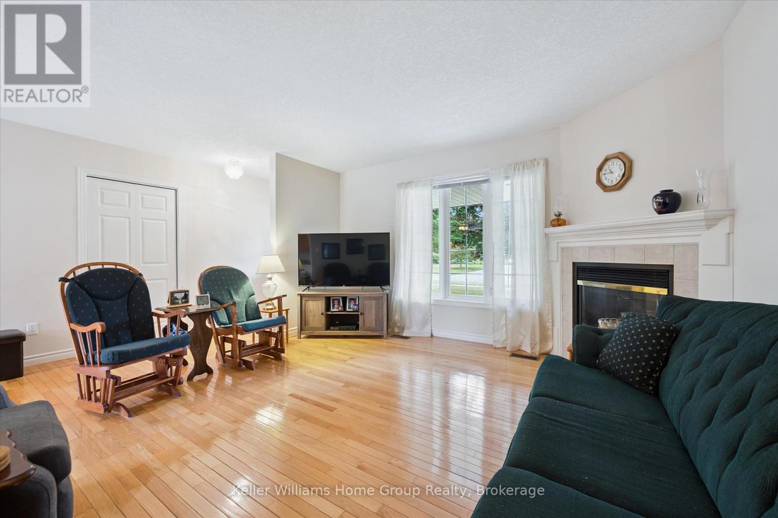 Photo 8 of 750 Dianne Crescent, Centre Wellington ON