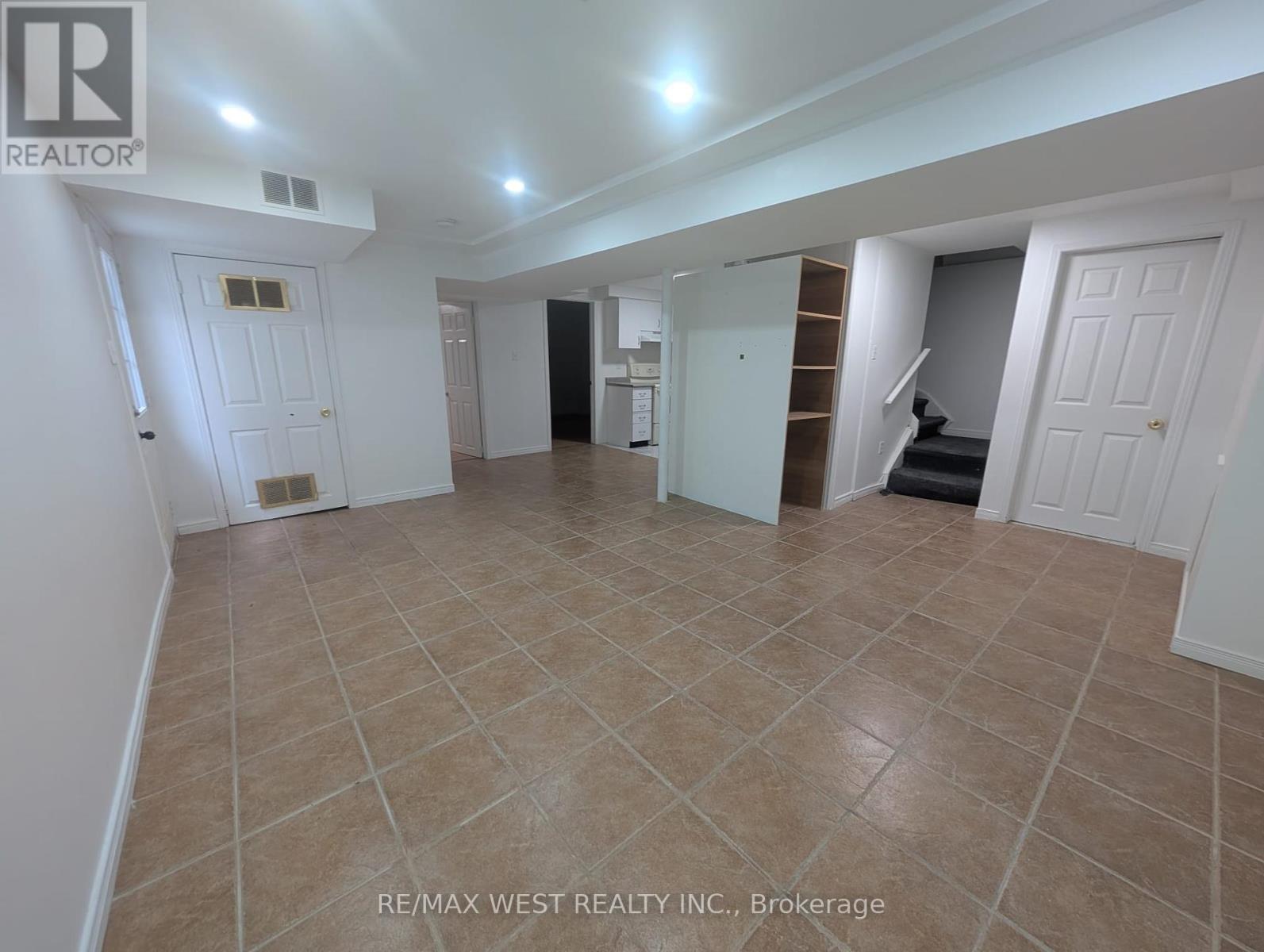 Photo 4 of Bsmt 45 Mercer Crescent, Markham ON