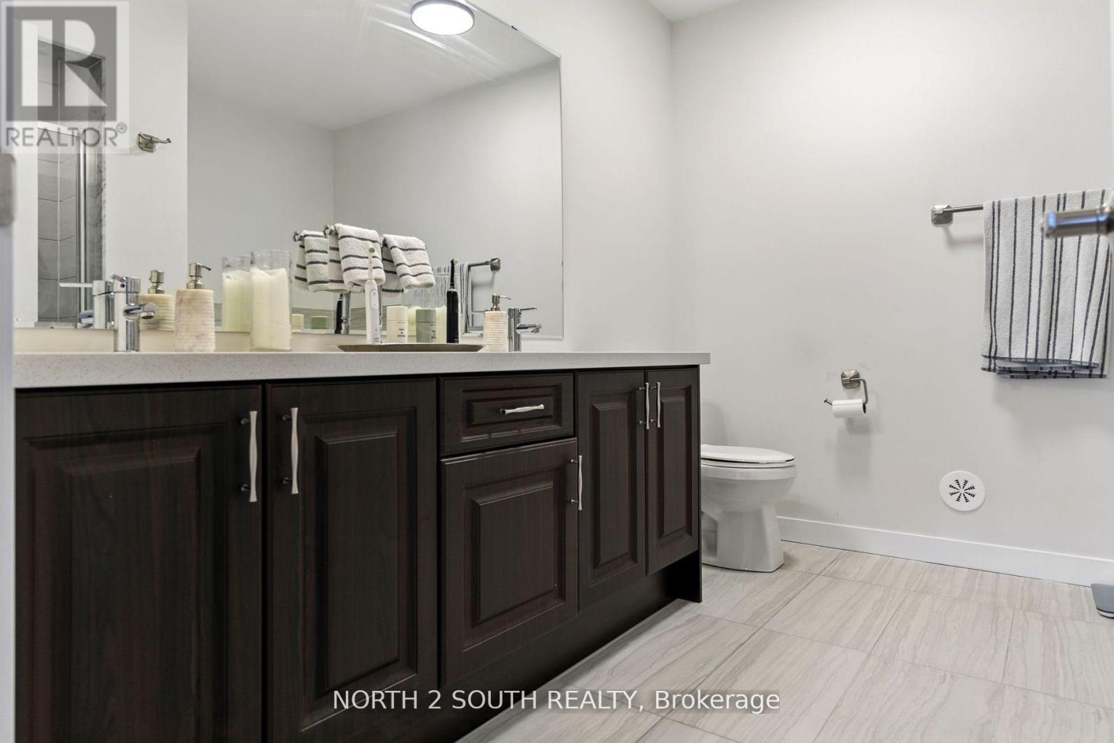 Photo 15 of 10 20 Thomas Armstrong Lane, Richmond Hill ON