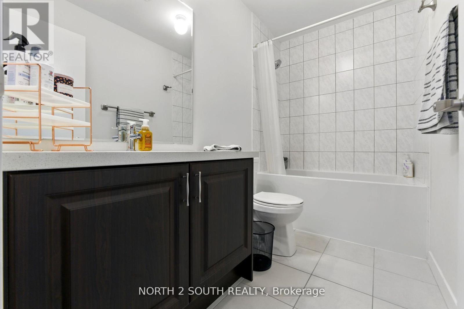 Photo 12 of 10 20 Thomas Armstrong Lane, Richmond Hill ON