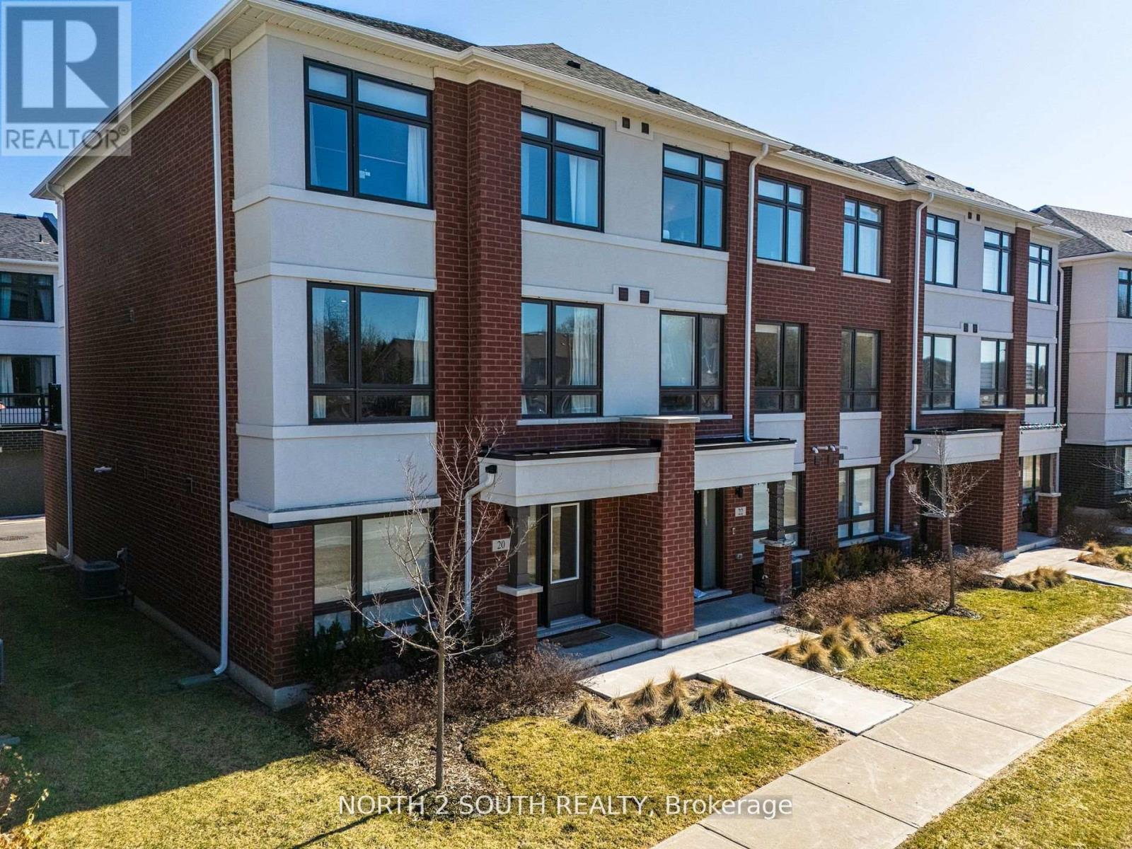 Photo 8 of 10 20 Thomas Armstrong Lane, Richmond Hill ON