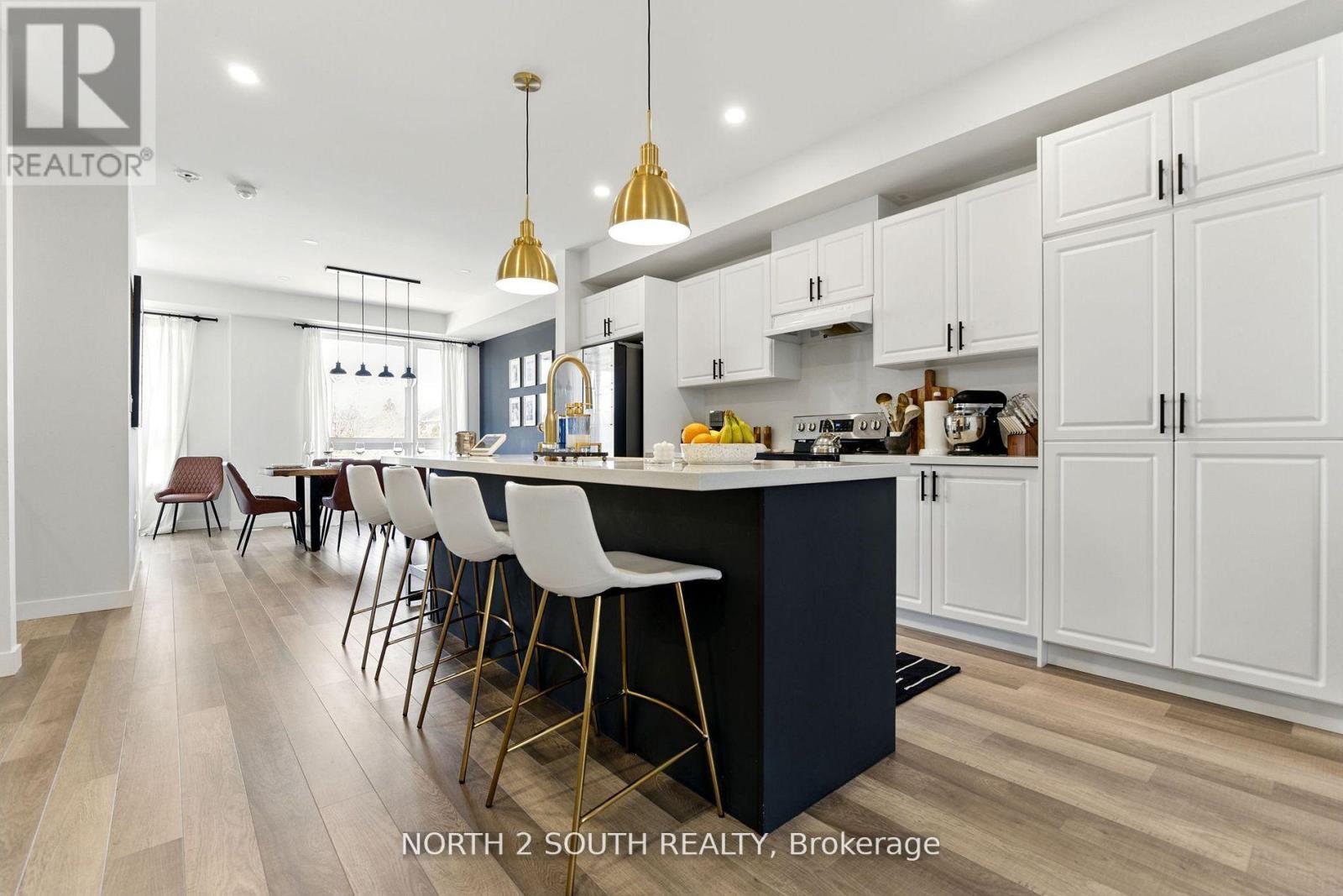 Photo 4 of 10 20 Thomas Armstrong Lane, Richmond Hill ON