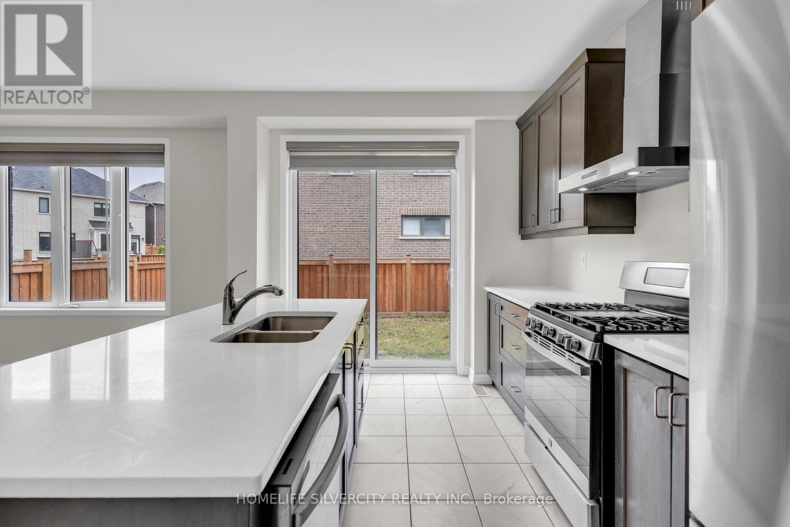 Photo 5 of 24 Eberly Wood, Caledon ON