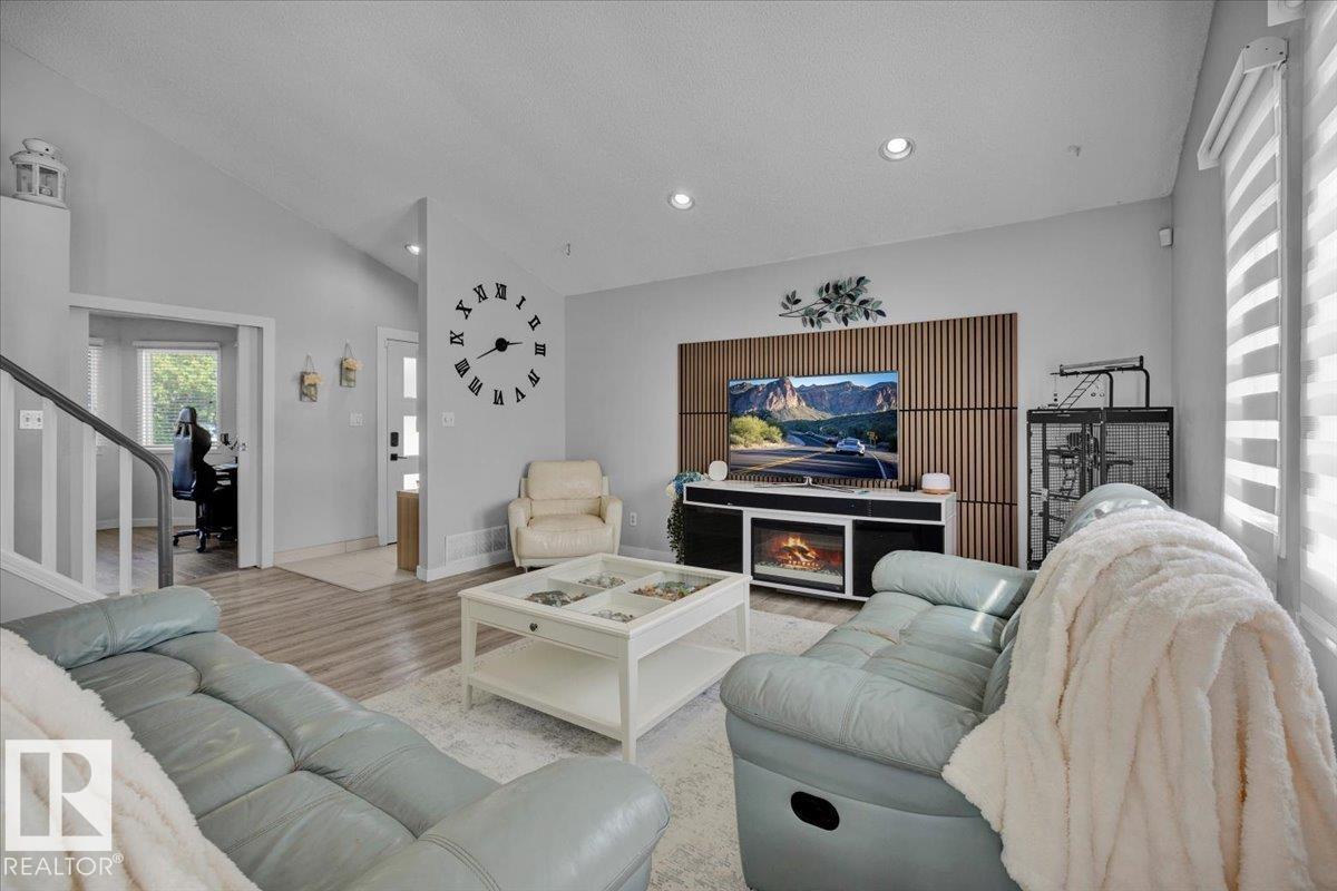 Photo 5 of 18911 58 Av Nw, Edmonton AB