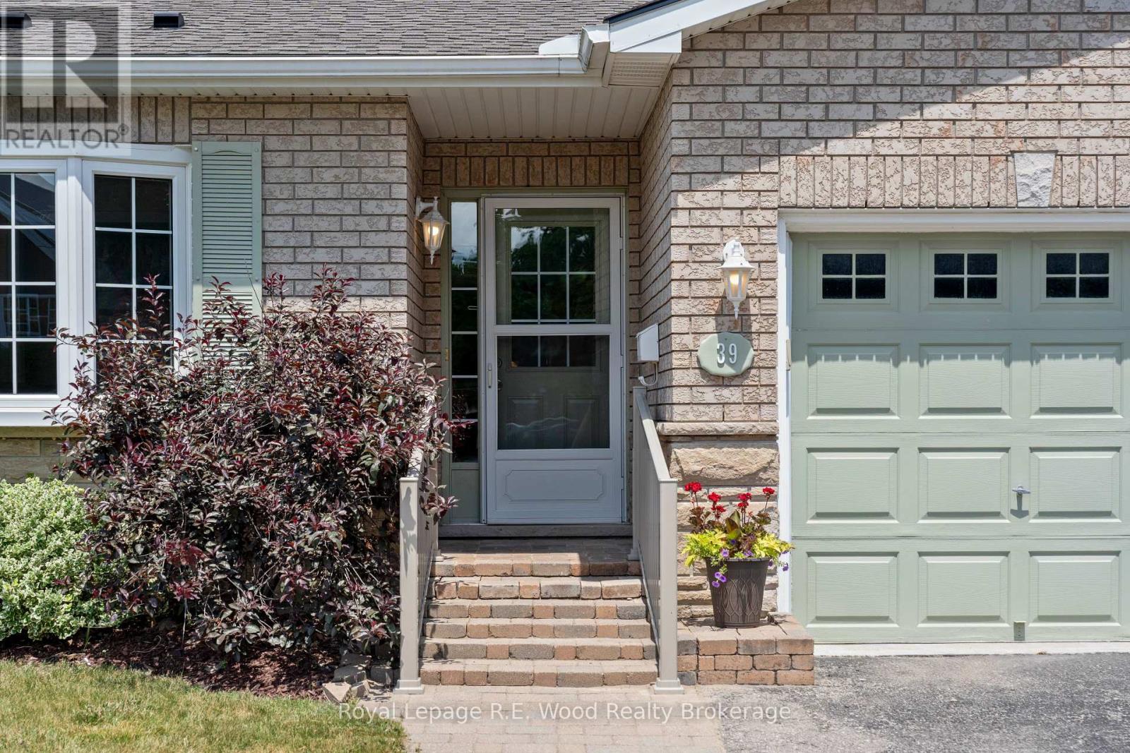 Photo 11 of 39 South Drive, Norfolk ON