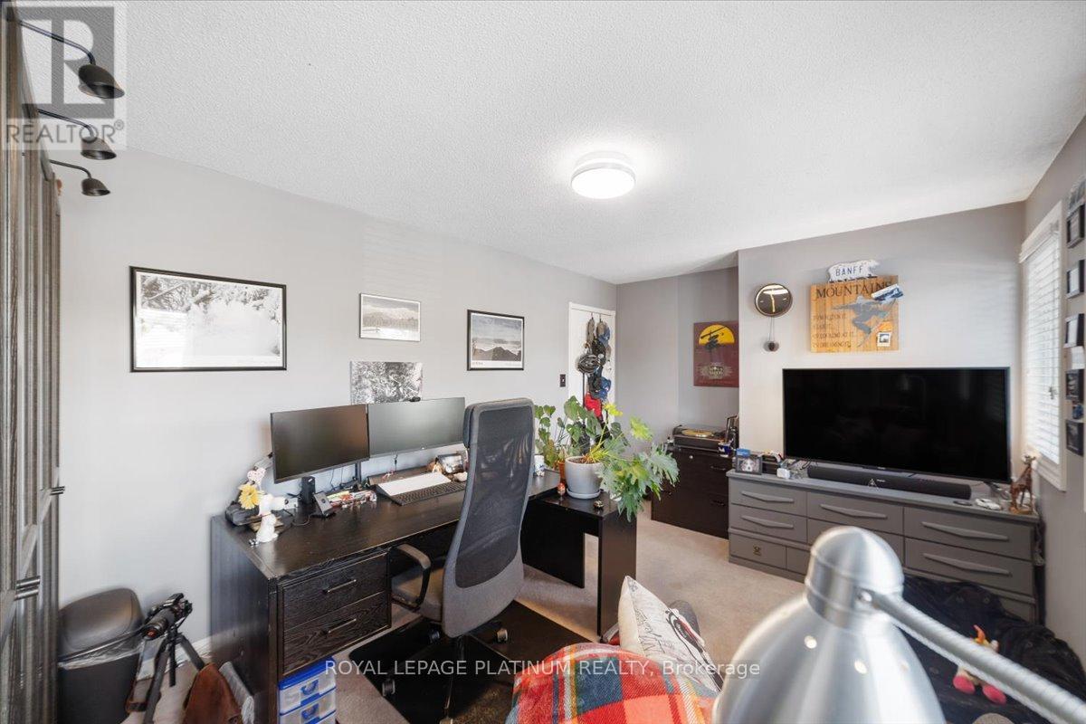 Photo 15 of 77 Lord Simcoe Drive, Brampton ON