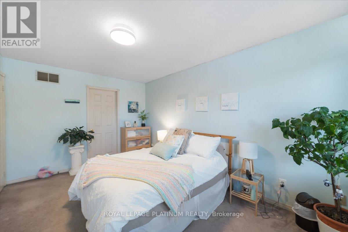 Photo 14 of 77 Lord Simcoe Drive, Brampton ON