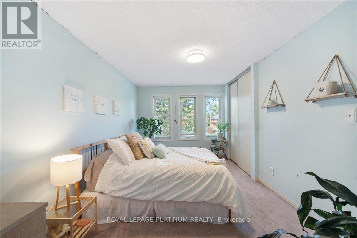 Photo 23 of 77 Lord Simcoe Drive, Brampton ON