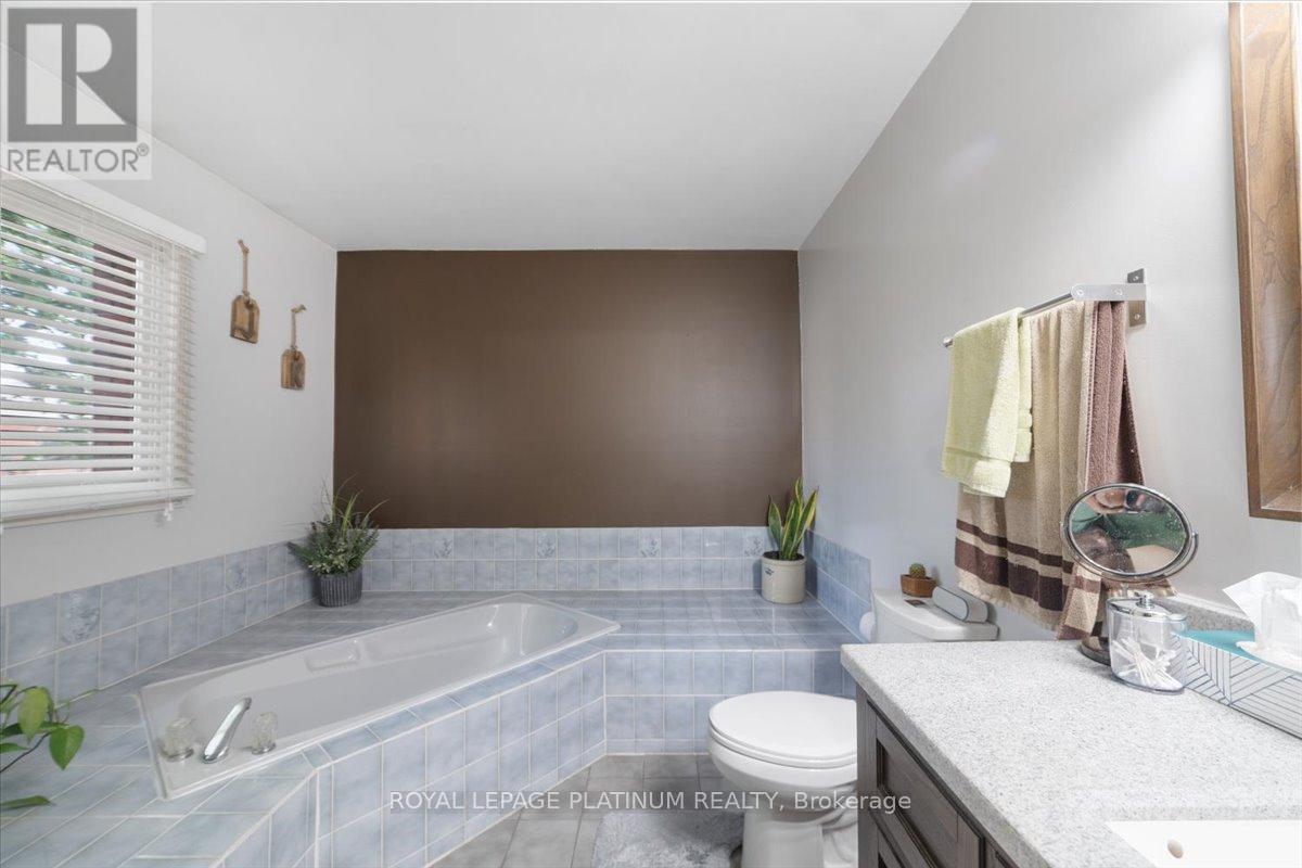 Photo 28 of 77 Lord Simcoe Drive, Brampton ON