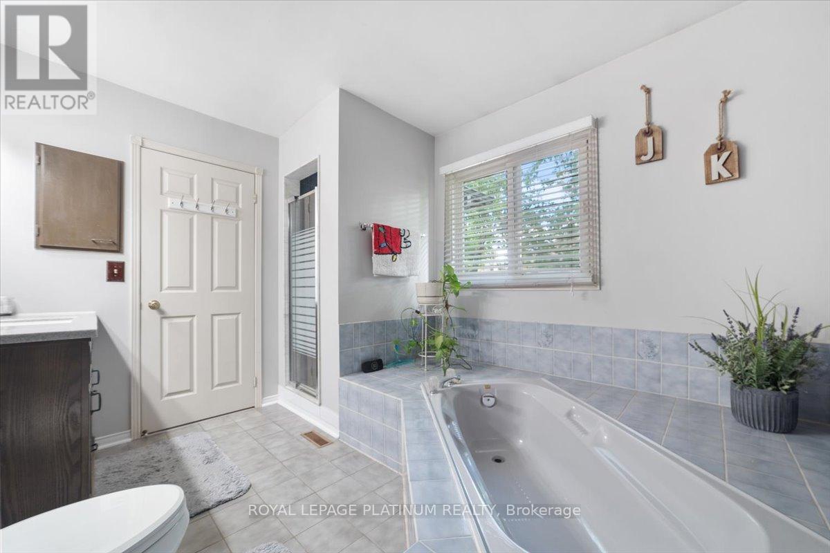 Photo 9 of 77 Lord Simcoe Drive, Brampton ON