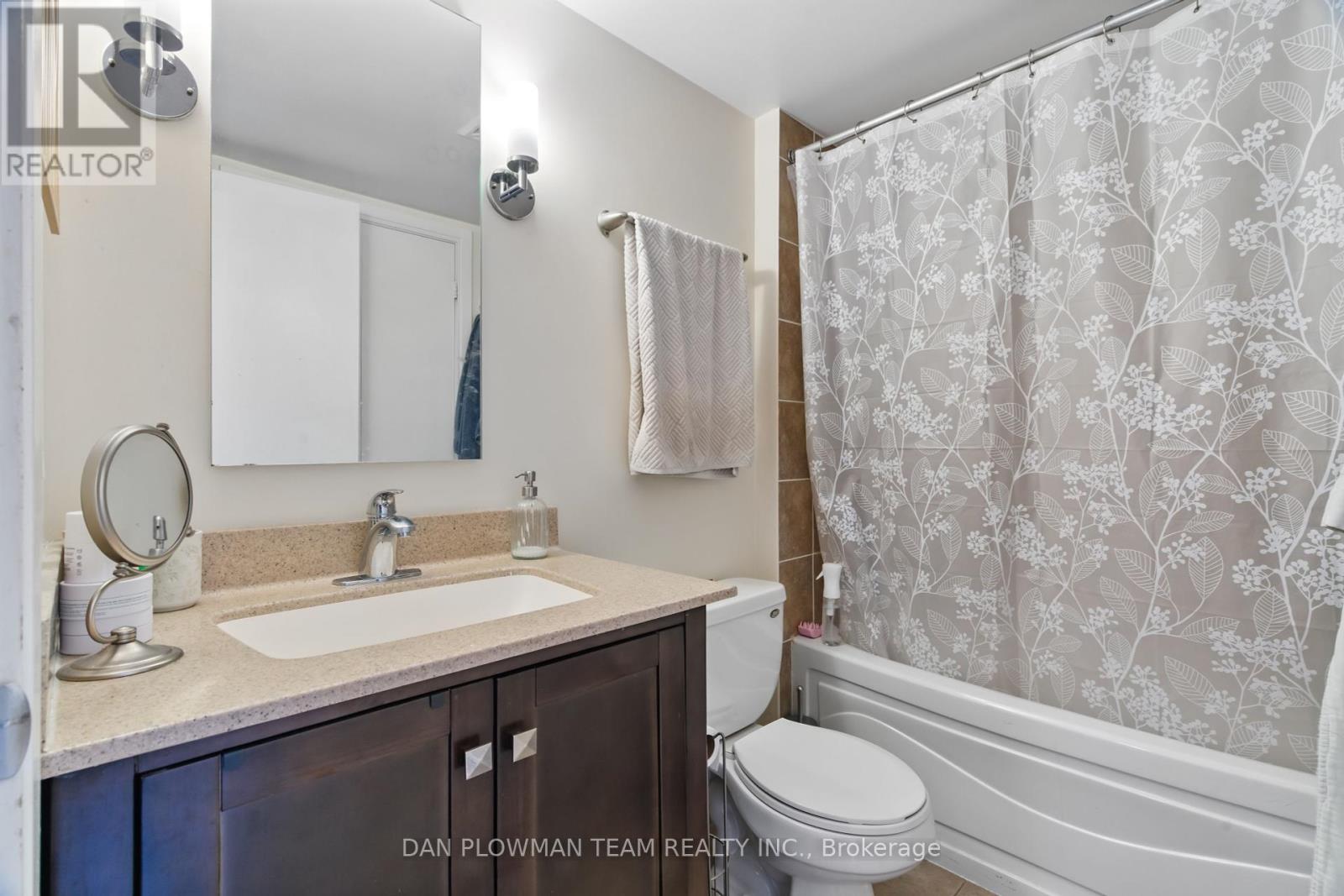 Photo 8 of 2045 35 Viking Lane, Toronto ON