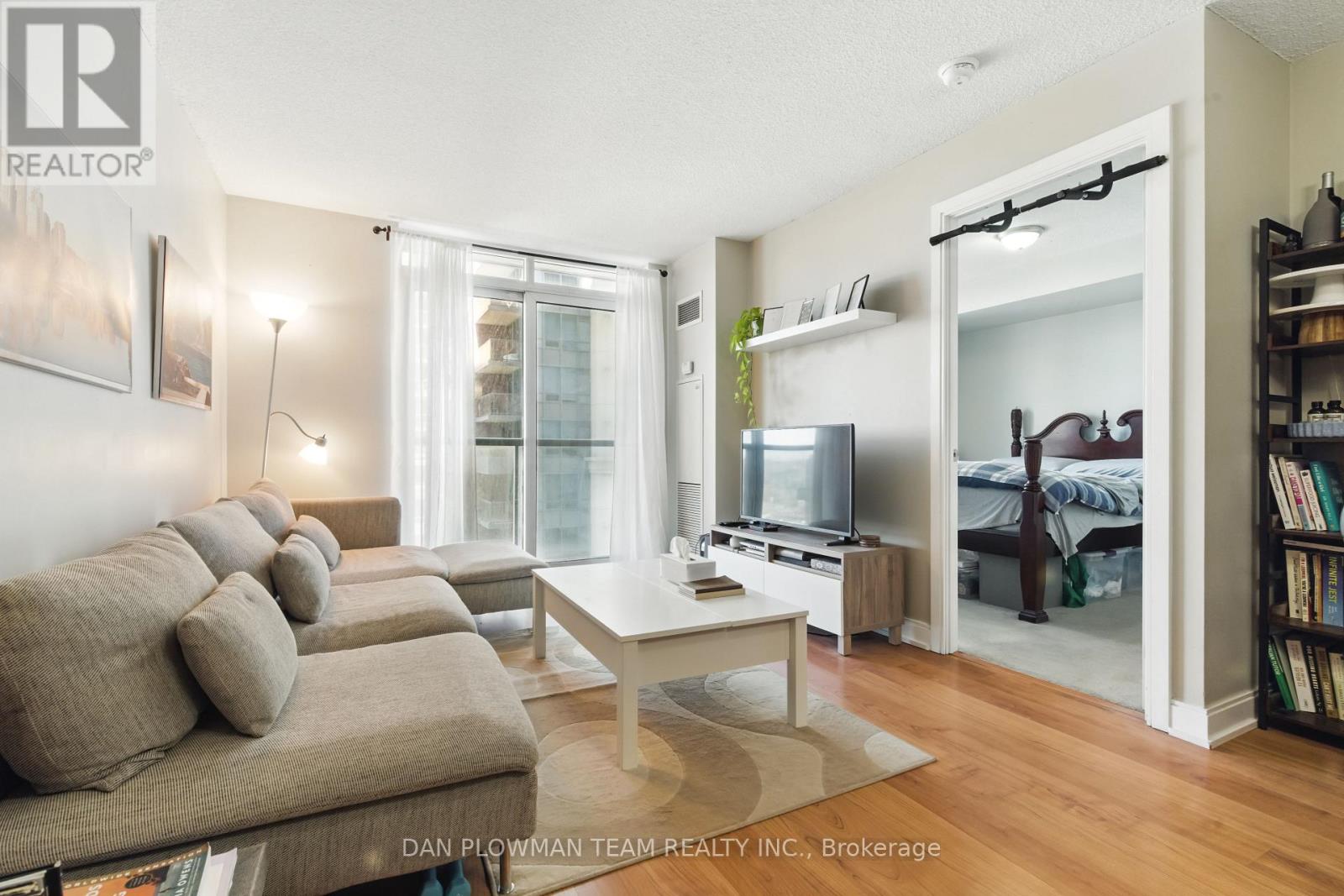 Photo 10 of 2045 35 Viking Lane, Toronto ON