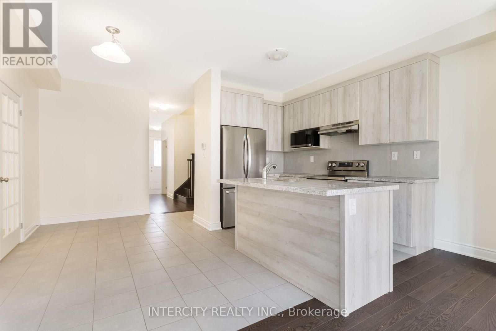 Photo 10 of 40 Donald Stewart Road, Brampton ON