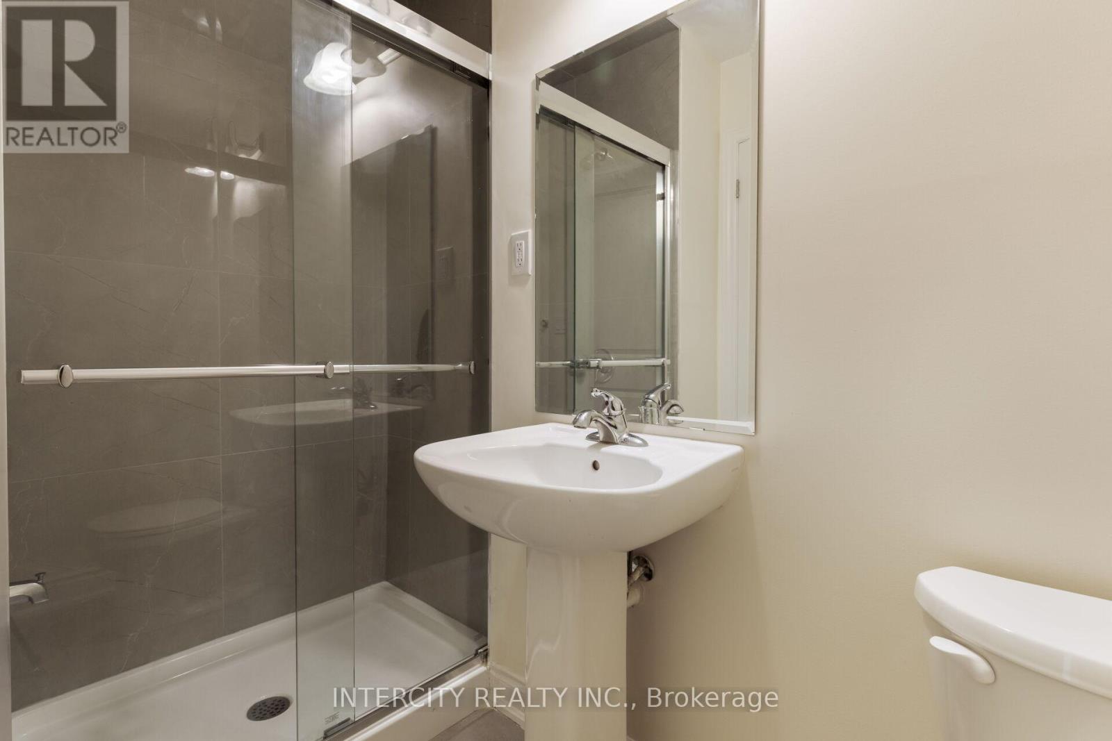 Photo 17 of 40 Donald Stewart Road, Brampton ON
