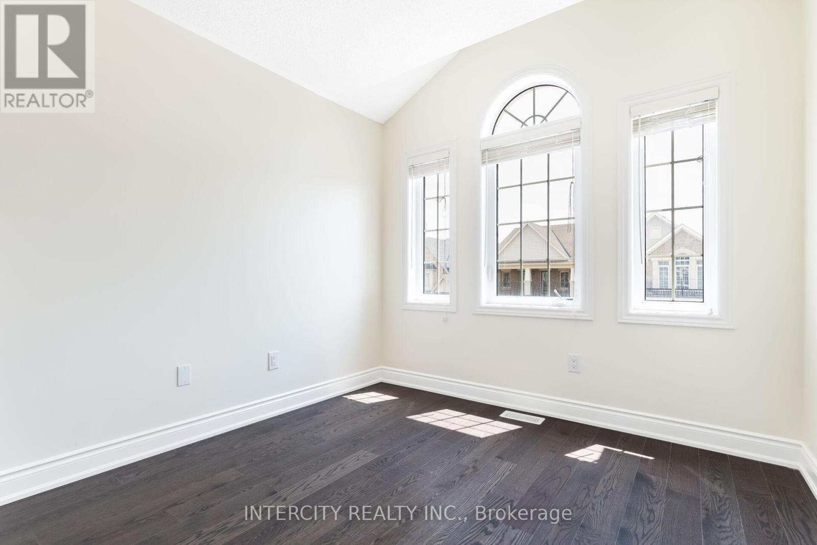 Photo 33 of 40 Donald Stewart Road, Brampton ON