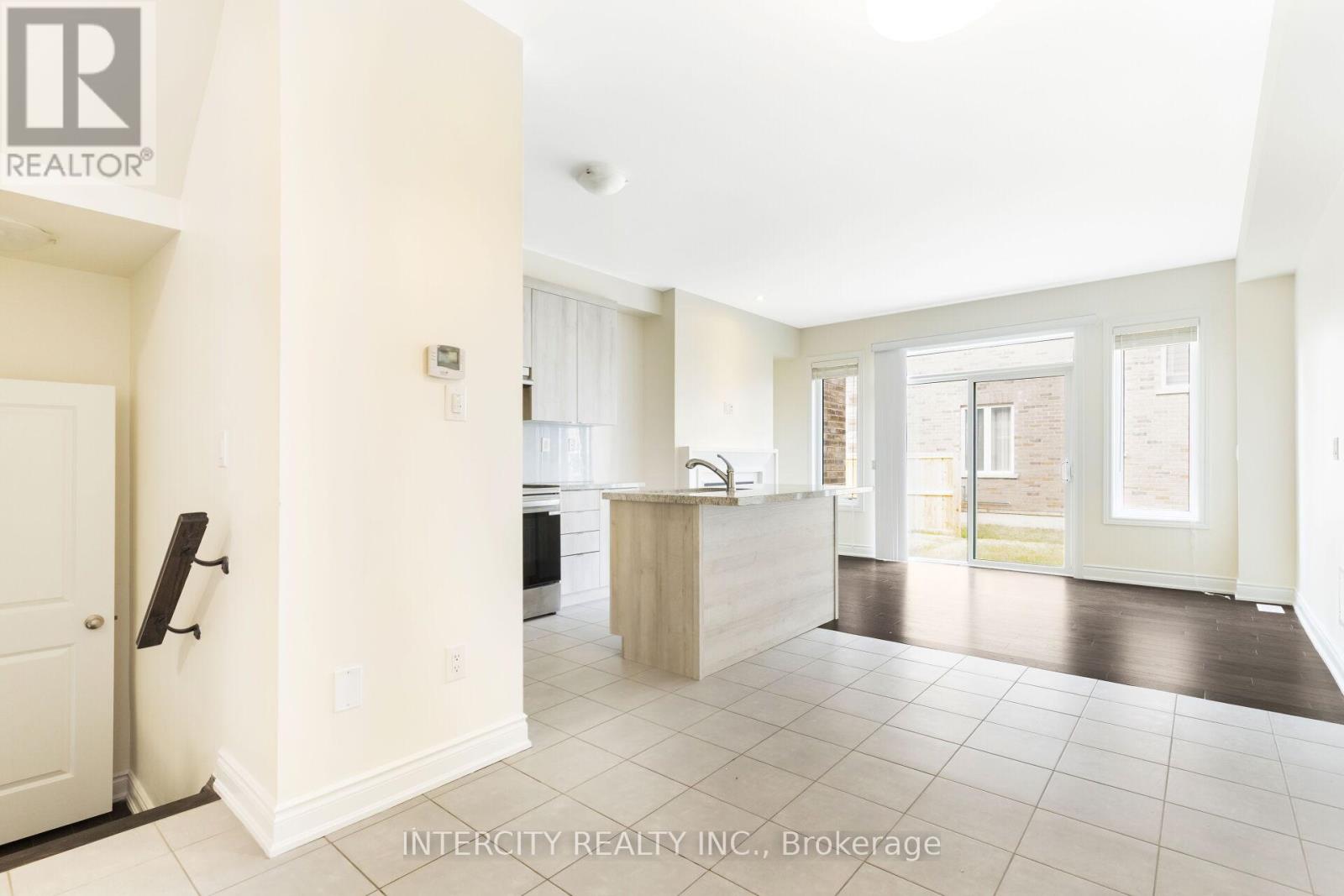 Photo 4 of 40 Donald Stewart Road, Brampton ON