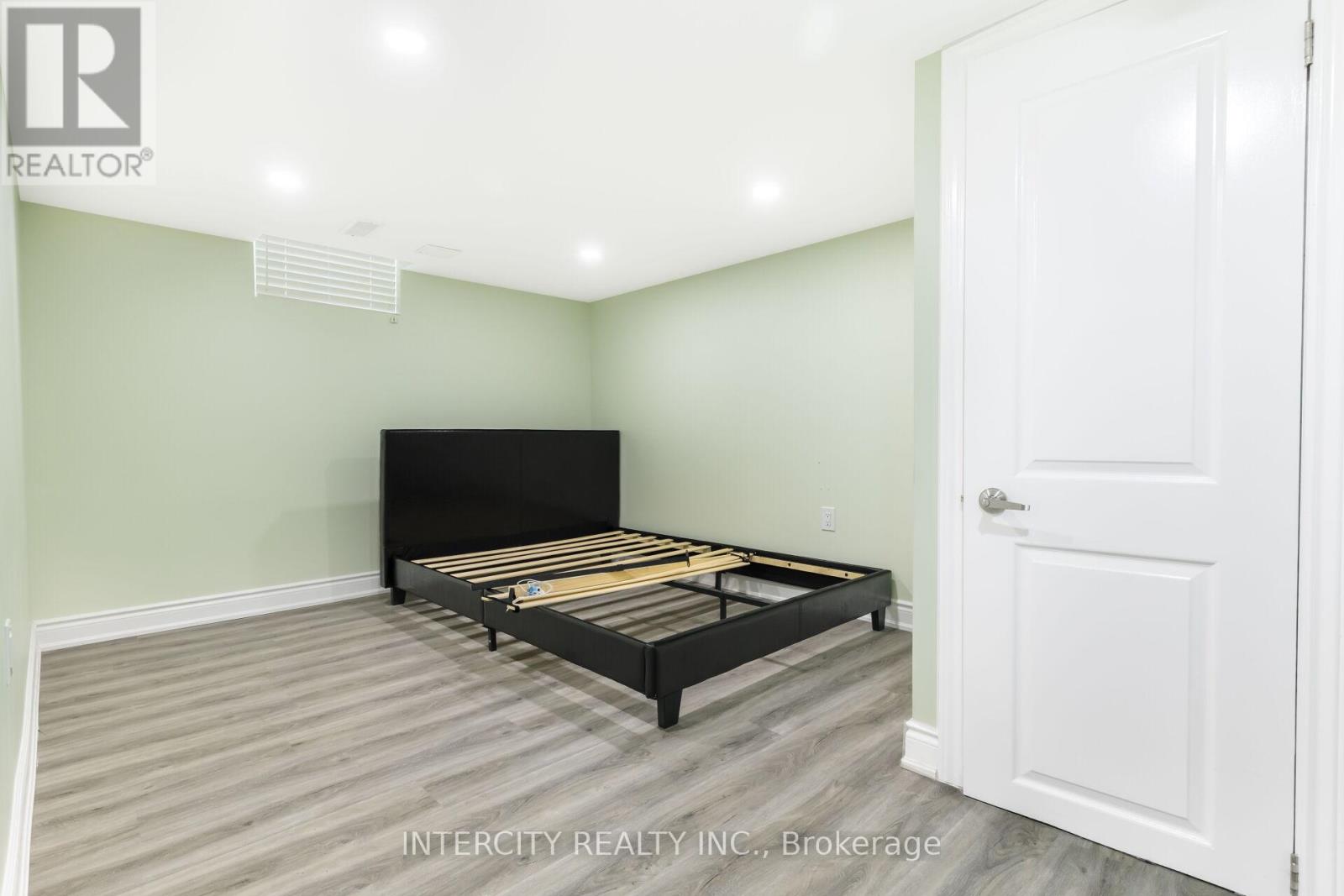 Photo 46 of 40 Donald Stewart Road, Brampton ON