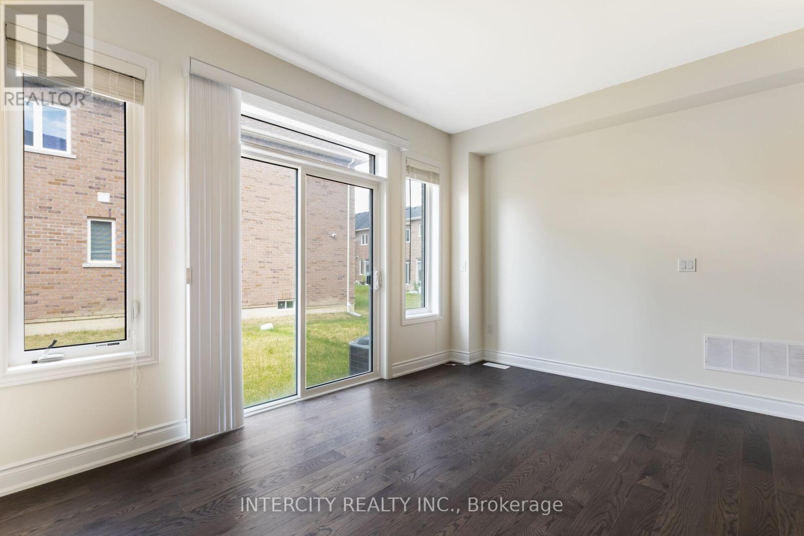 Photo 6 of 40 Donald Stewart Road, Brampton ON