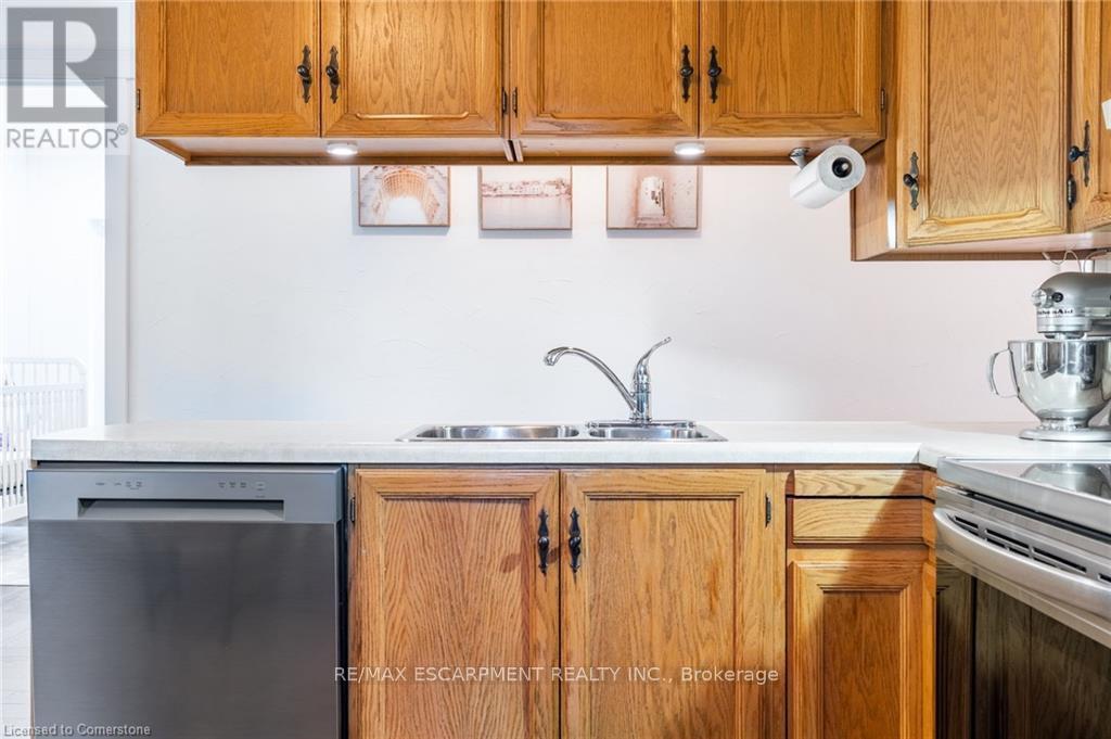 Photo 6 of 238 West 15th Street, Hamilton ON
