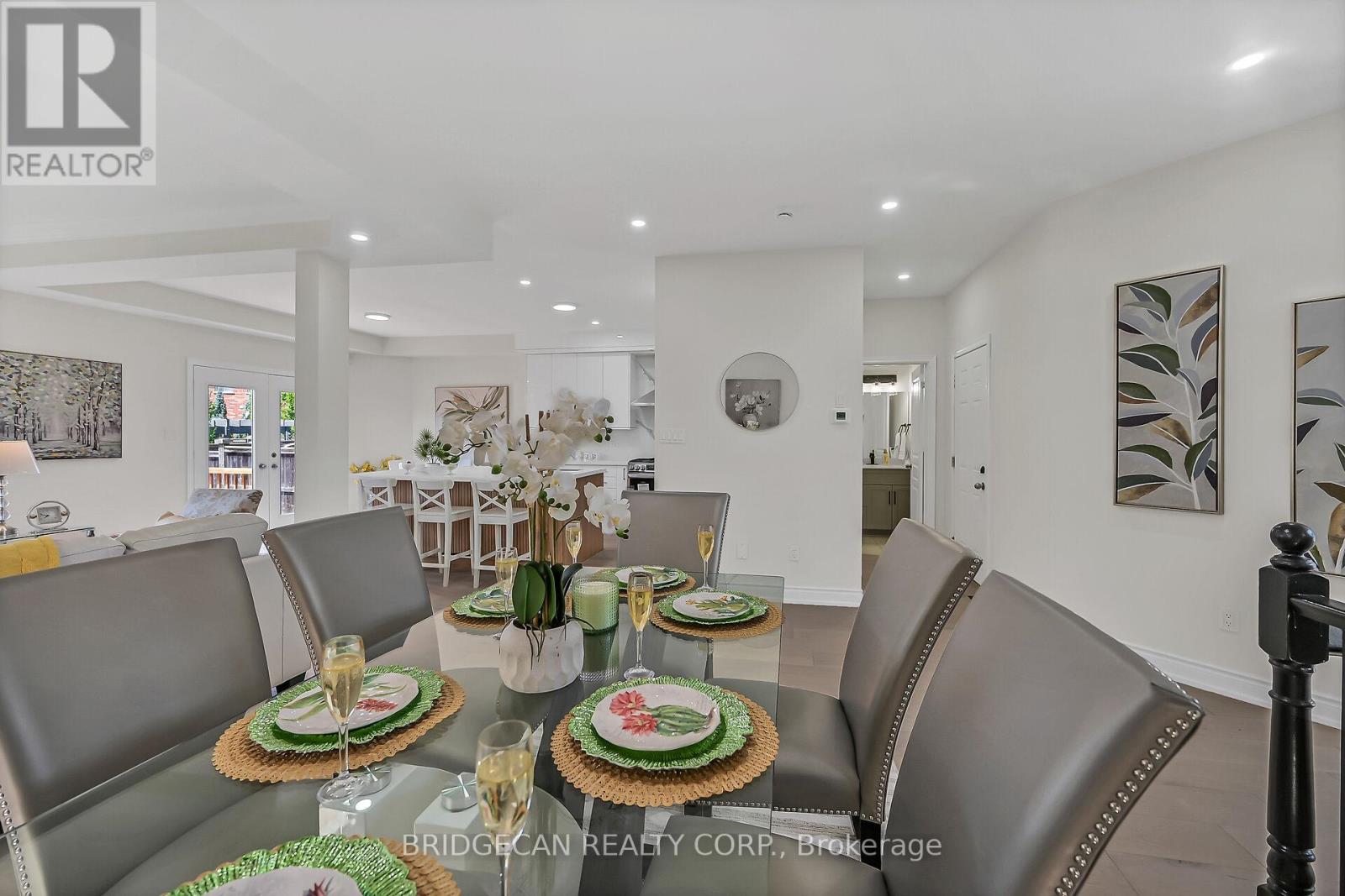 Photo 4 of 40 Davinci Boulevard, Hamilton ON