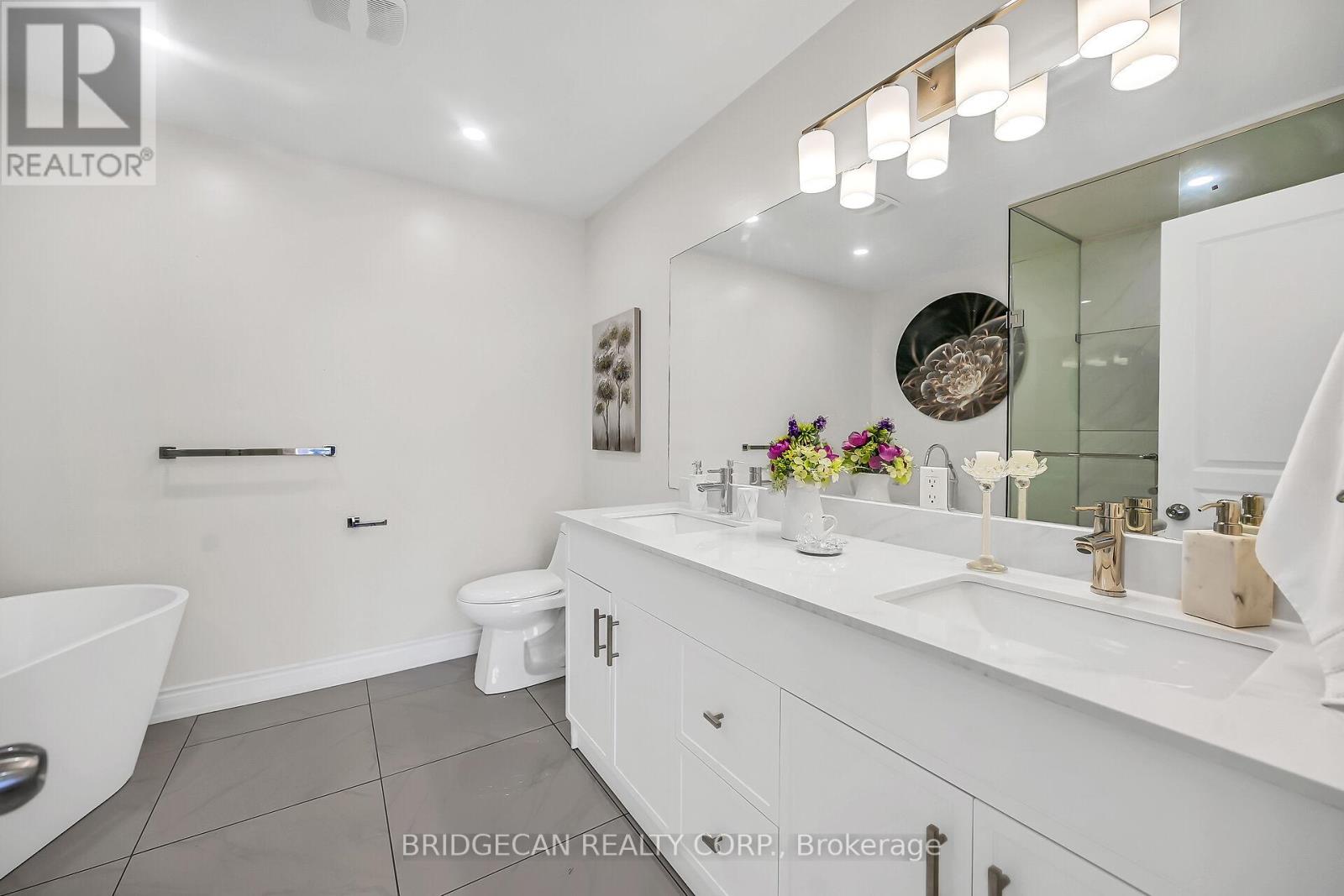 Photo 6 of 40 Davinci Boulevard, Hamilton ON