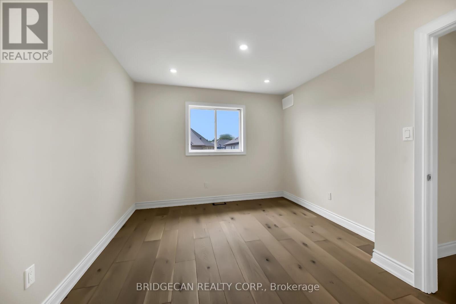 Photo 13 of 40 Davinci Boulevard, Hamilton ON
