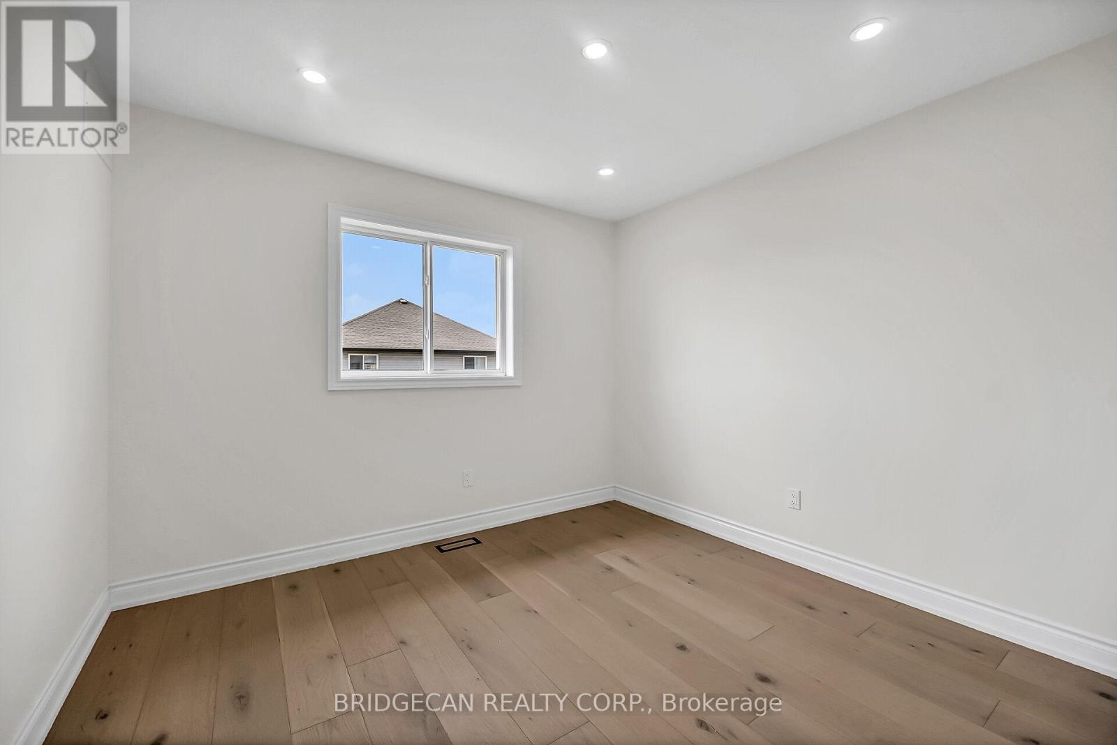 Photo 28 of 40 Davinci Boulevard, Hamilton ON