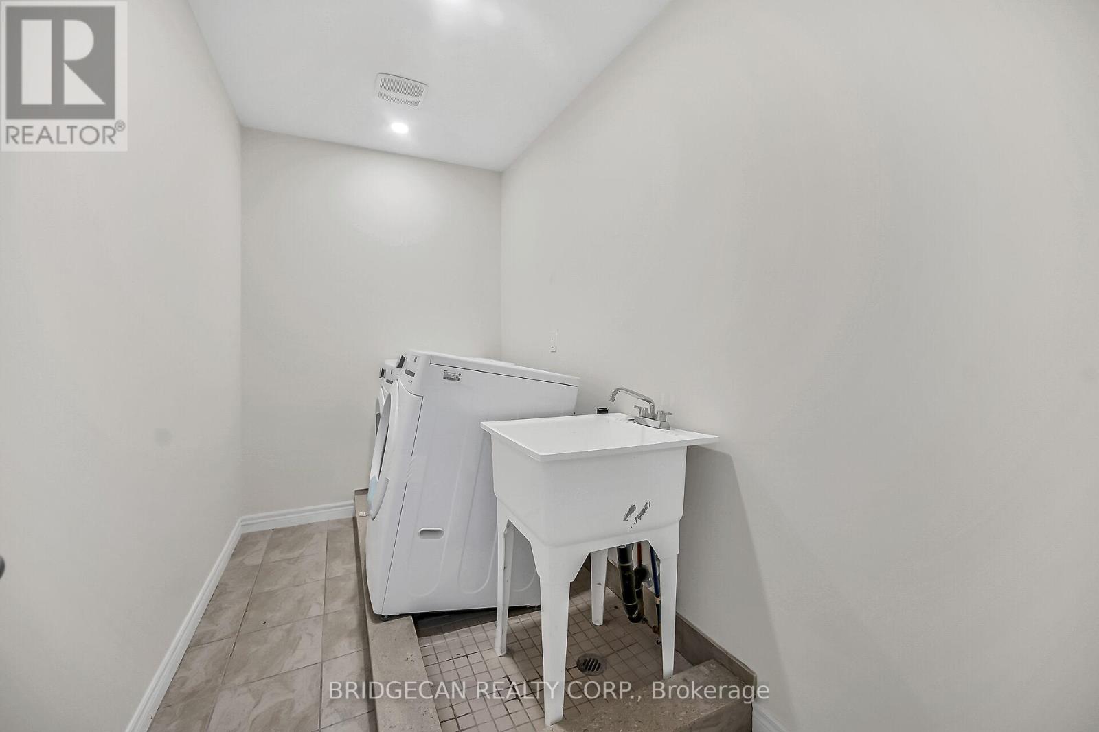 Photo 20 of 40 Davinci Boulevard, Hamilton ON