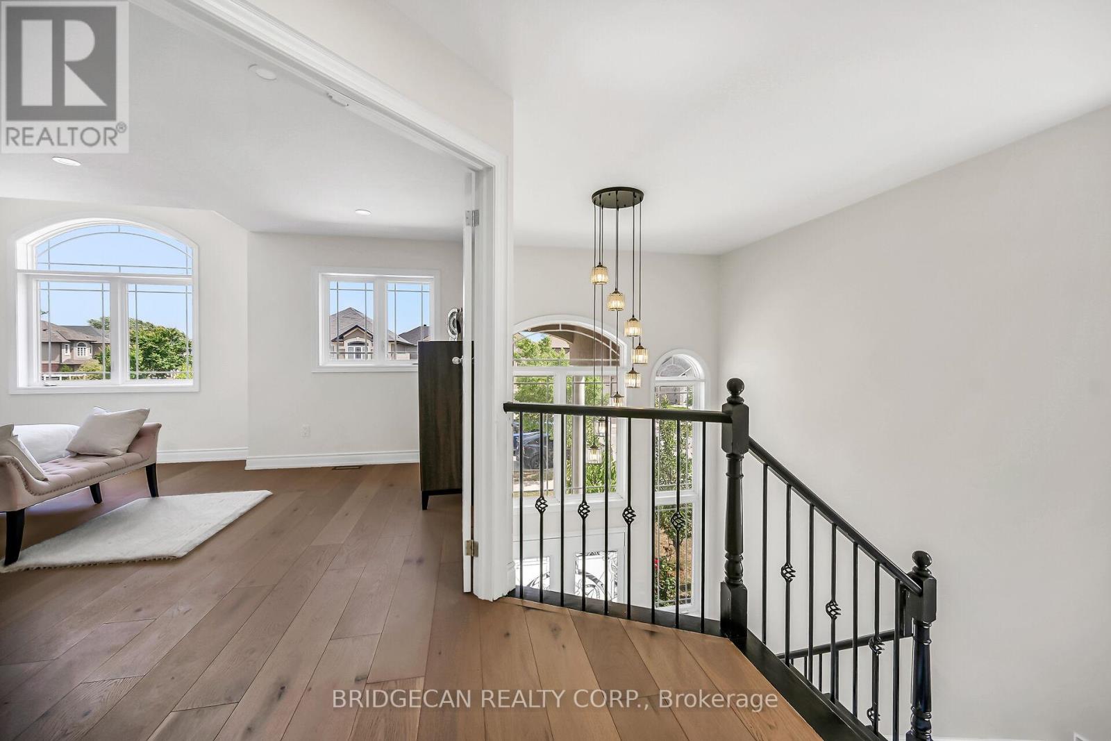 Photo 3 of 40 Davinci Boulevard, Hamilton ON