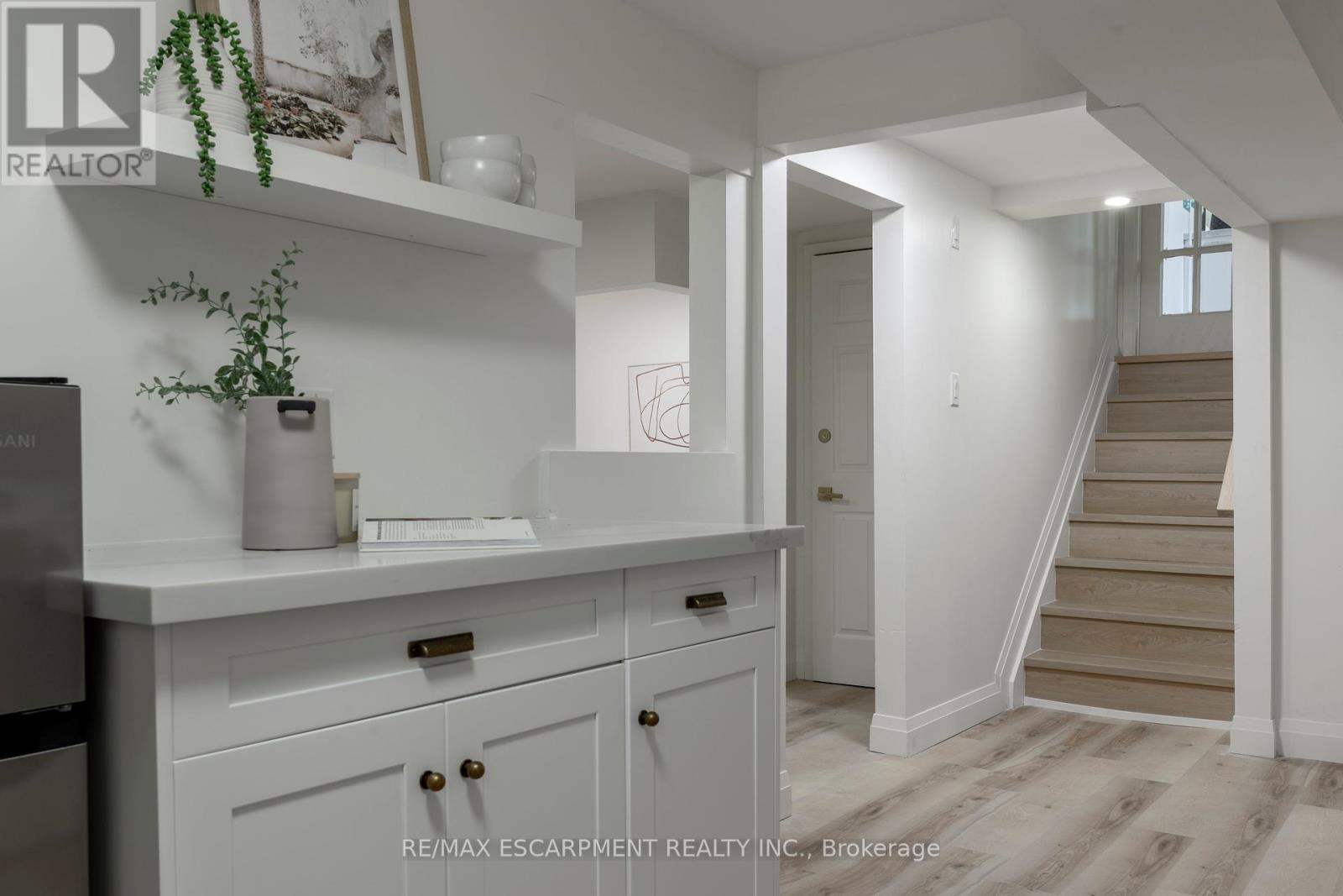Photo 14 of 20 Laird Drive, Hamilton ON