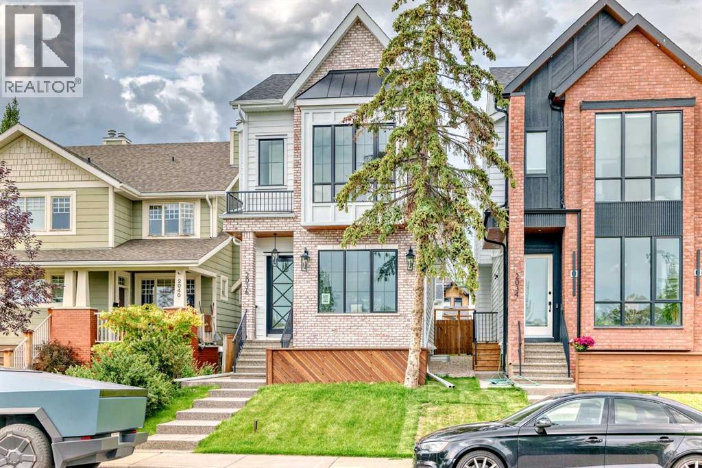 Single Family House for Sale in  Broadview Road NW West Hillhurst Calgary 