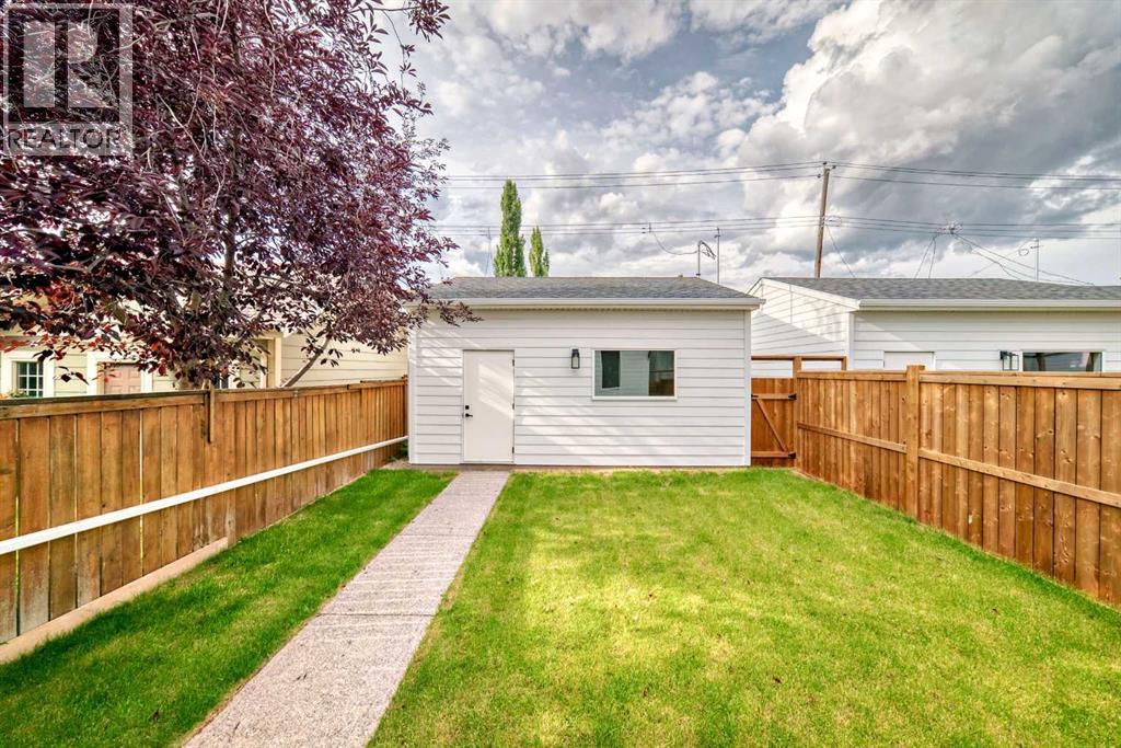 Single Family House for Sale in  Broadview Road NW West Hillhurst Calgary 