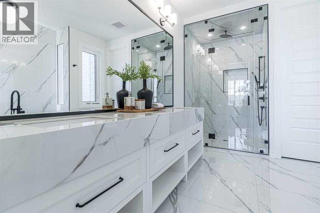 Single Family House for Sale in  Broadview Road NW West Hillhurst Calgary 