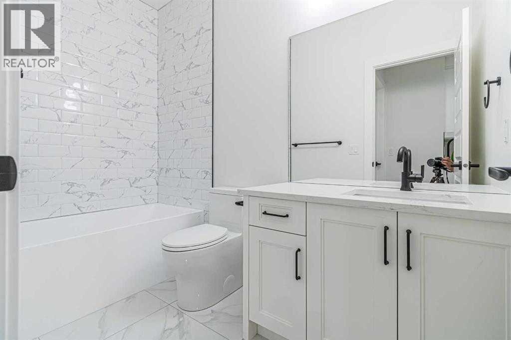 Single Family House for Sale in  Broadview Road NW West Hillhurst Calgary 