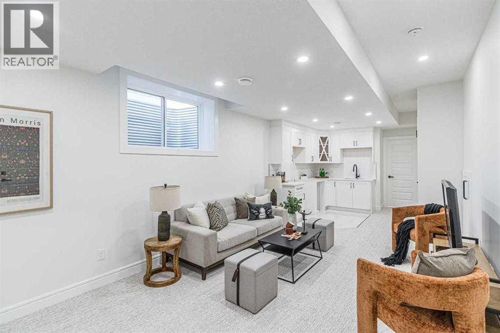 Single Family House for Sale in  Broadview Road NW West Hillhurst Calgary 