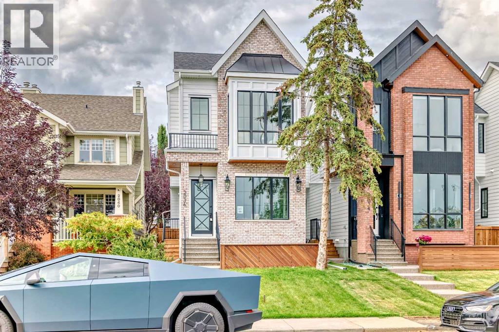 Single Family House for Sale in  Broadview Road NW West Hillhurst Calgary 