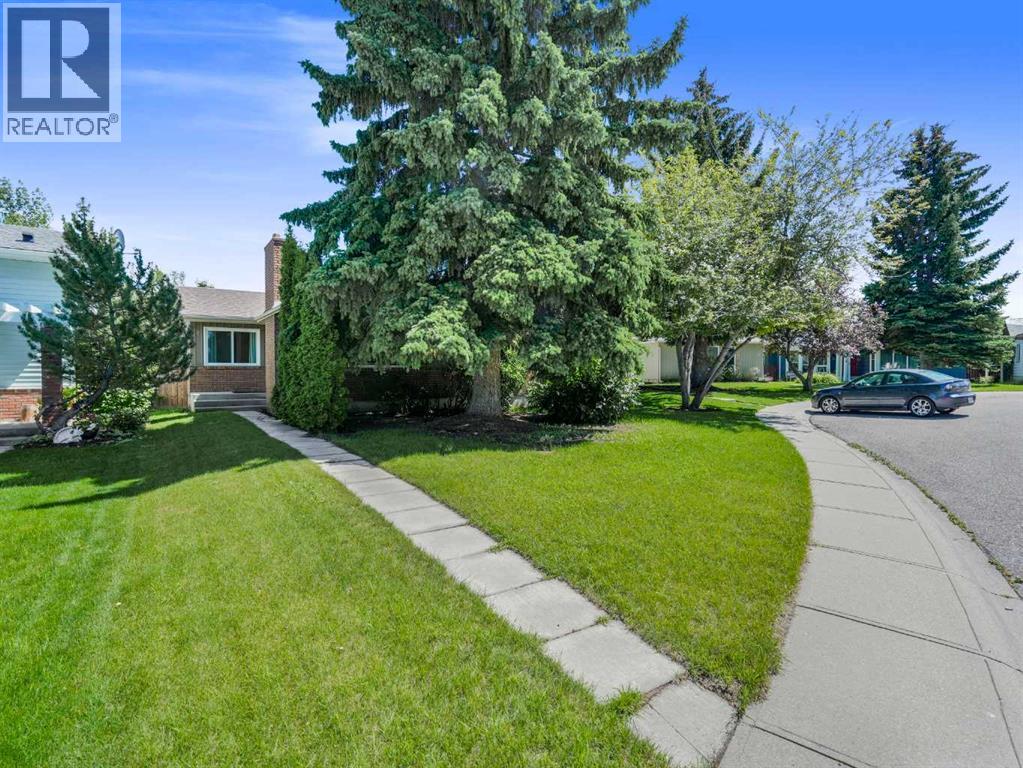 Photo 7 of 47 Sunhurst Court Se, Calgary AB