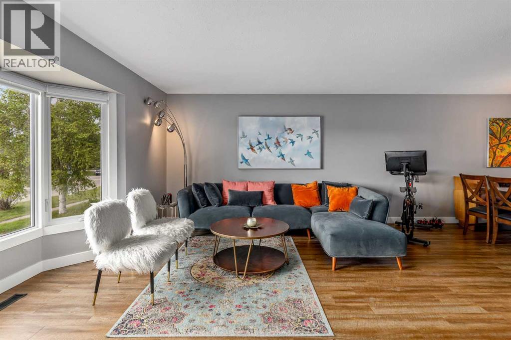Photo 6 of 10003 Oakfield Drive Sw, Calgary AB