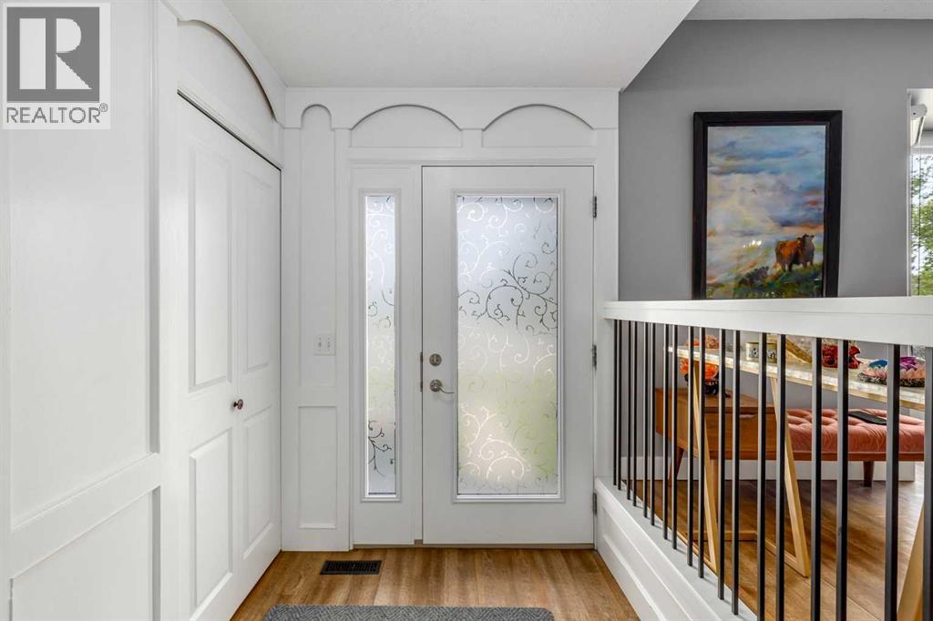 Photo 4 of 10003 Oakfield Drive Sw, Calgary AB
