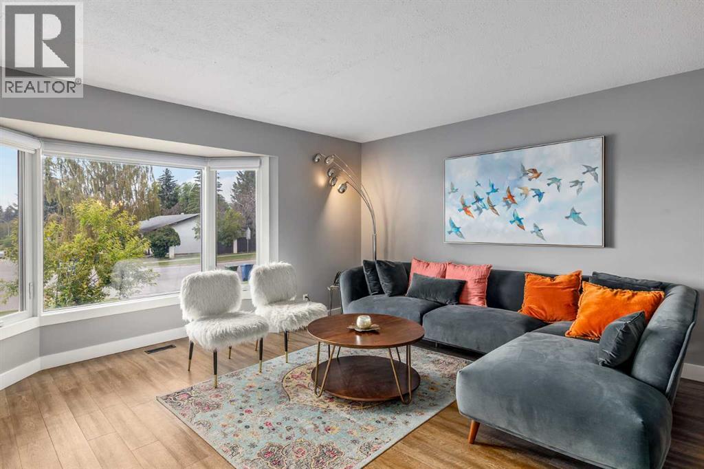 Photo 7 of 10003 Oakfield Drive Sw, Calgary AB