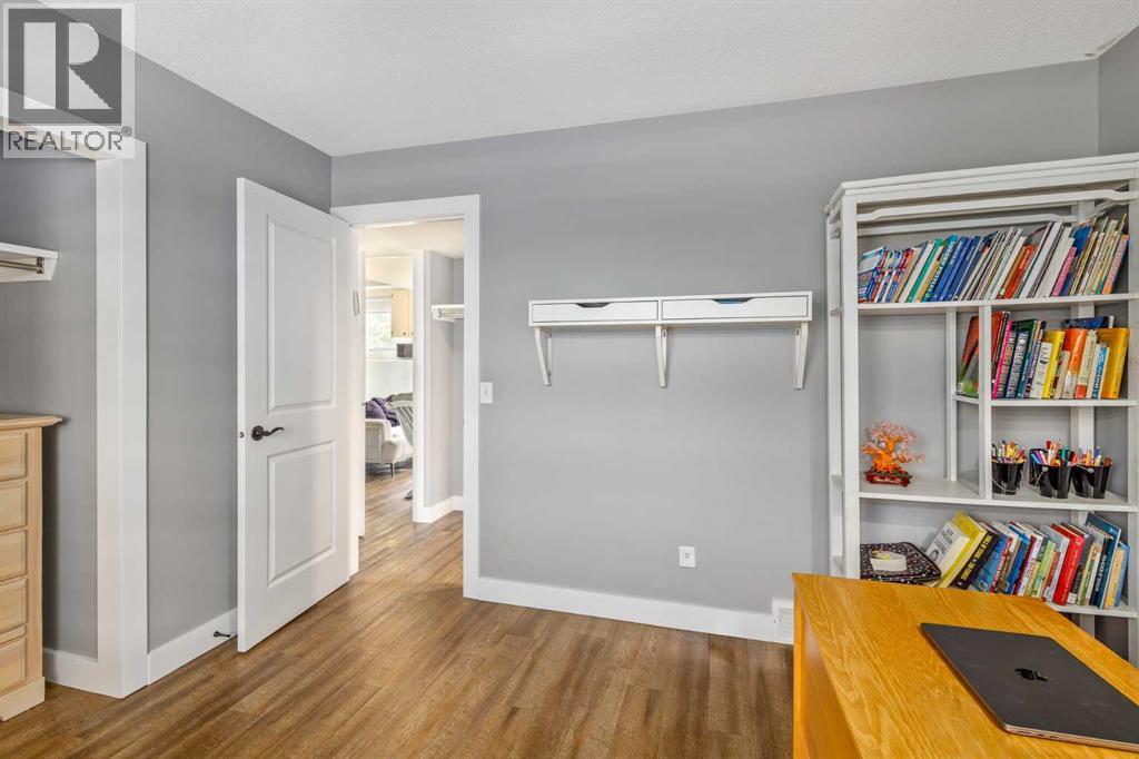 Photo 18 of 10003 Oakfield Drive Sw, Calgary AB