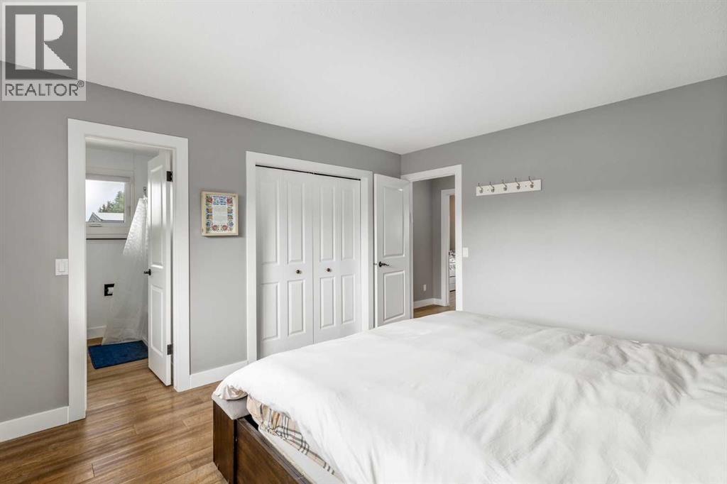 Photo 23 of 10003 Oakfield Drive Sw, Calgary AB