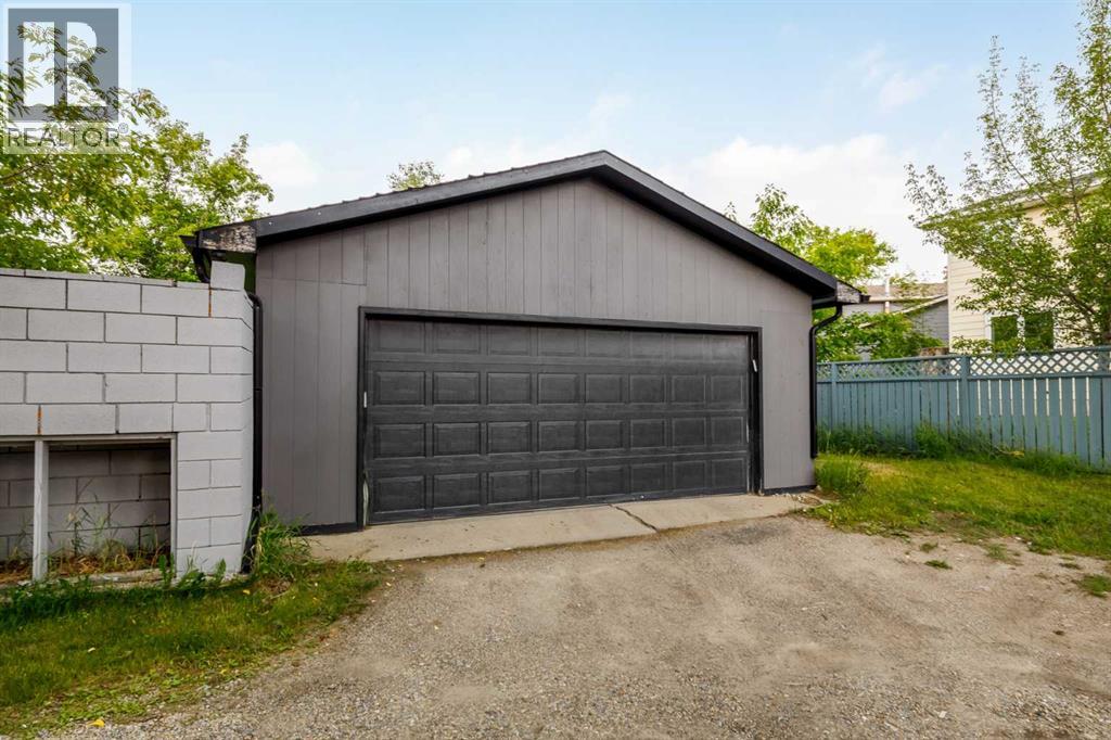 Photo 43 of 10003 Oakfield Drive Sw, Calgary AB