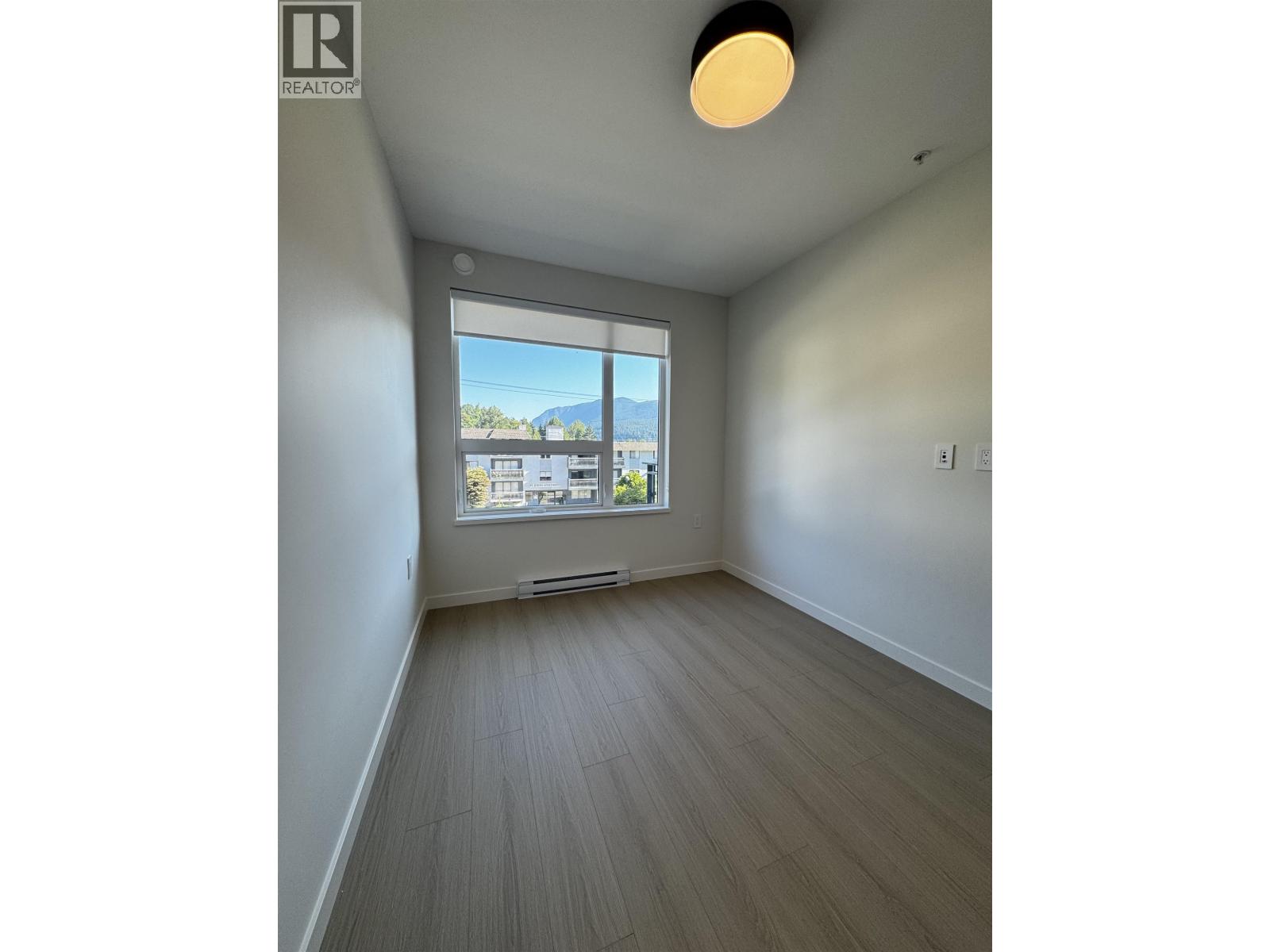 Photo 10 of 305 2015 St Johns St, Port Moody BC