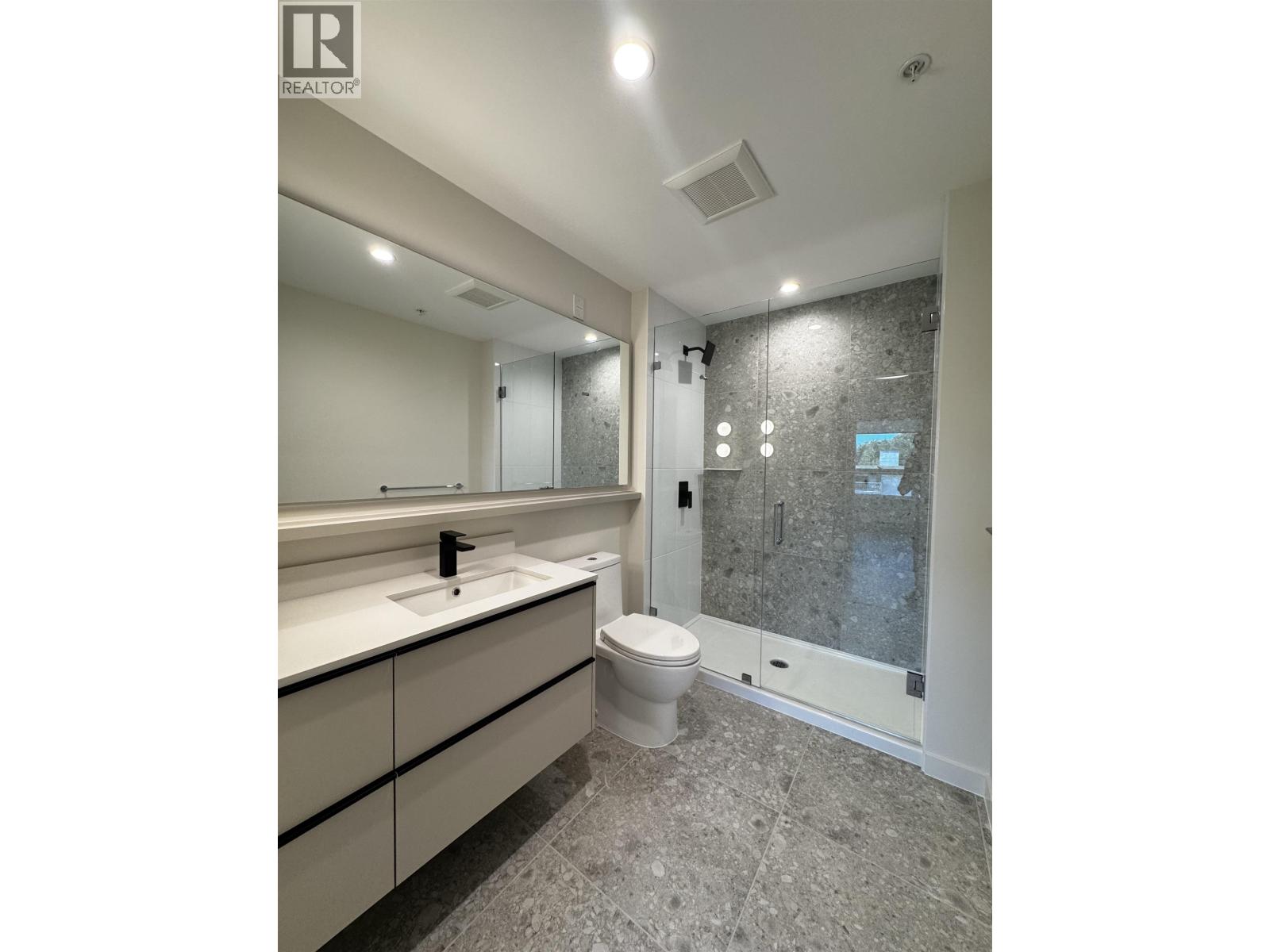 Photo 5 of 305 2015 St Johns St, Port Moody BC