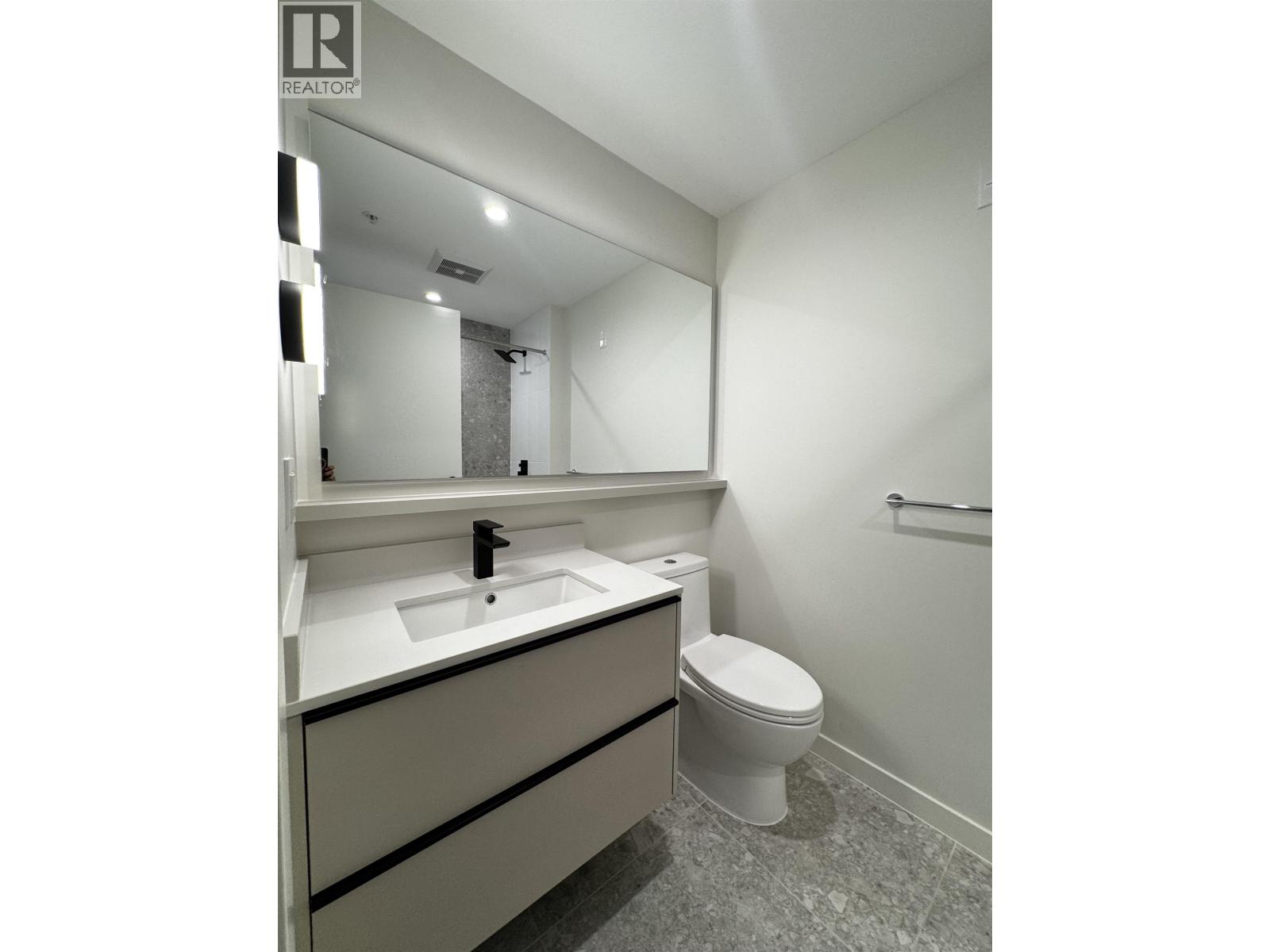 Photo 14 of 305 2015 St Johns St, Port Moody BC