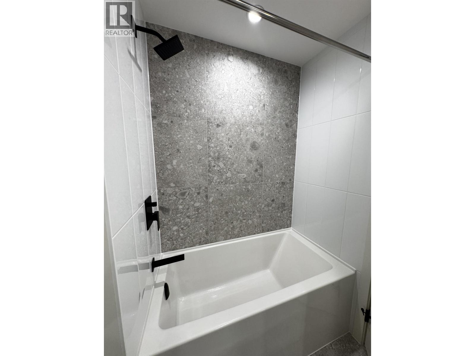 Photo 15 of 305 2015 St Johns St, Port Moody BC