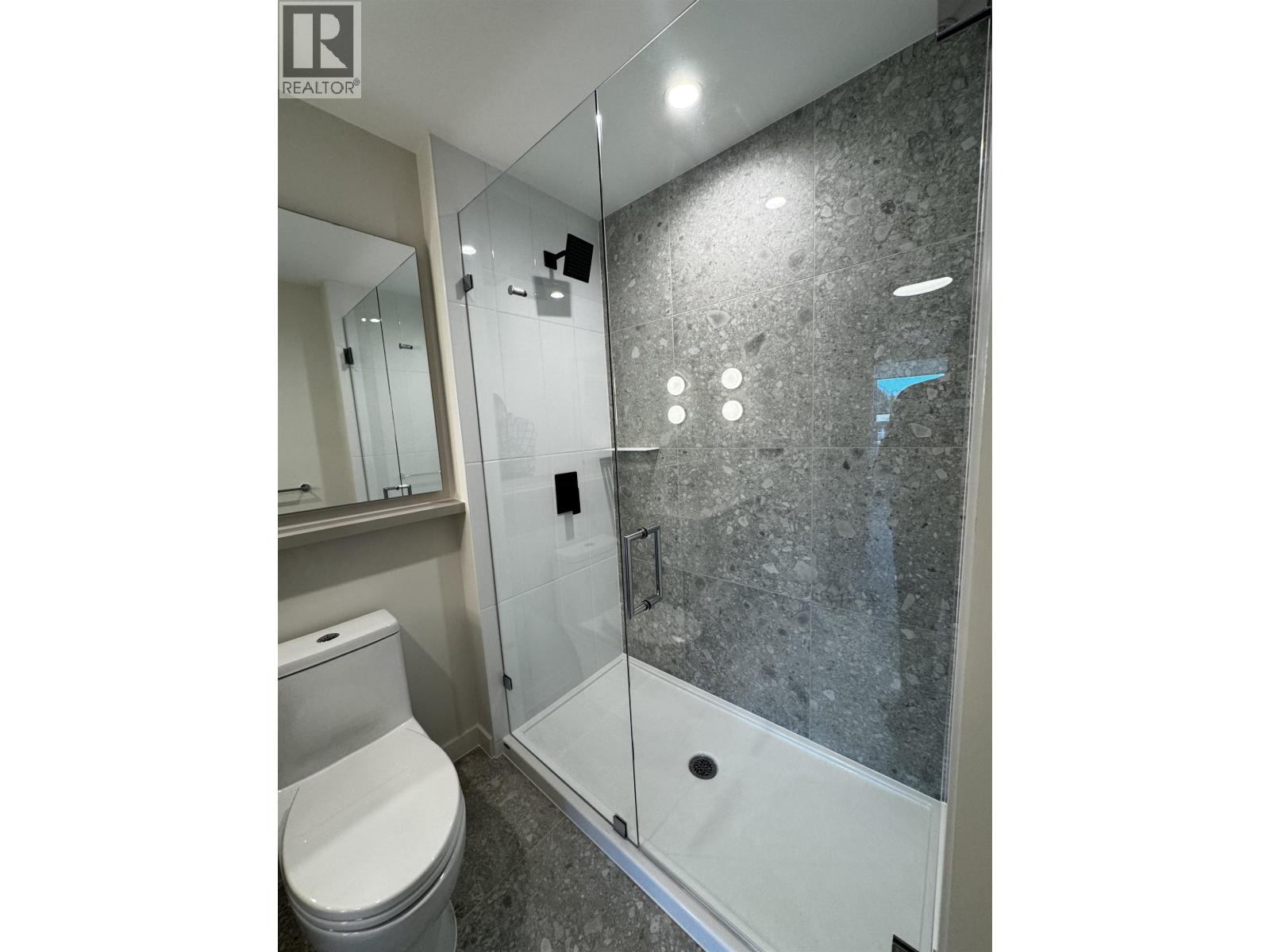 Photo 6 of 305 2015 St Johns St, Port Moody BC